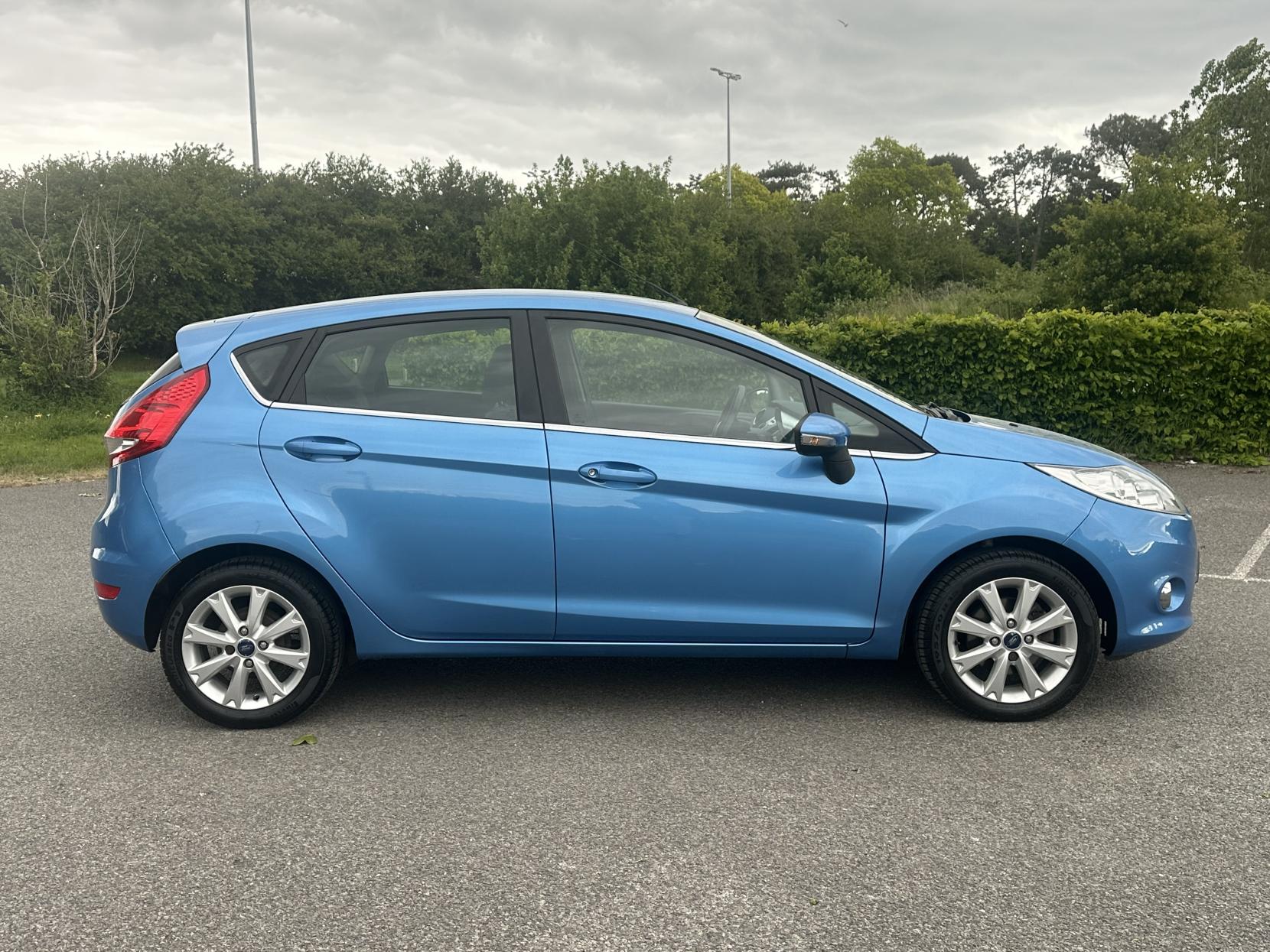 Ford Fiesta 1.4 Zetec Hatchback 5dr Petrol Manual (133 g/km, 94 bhp)