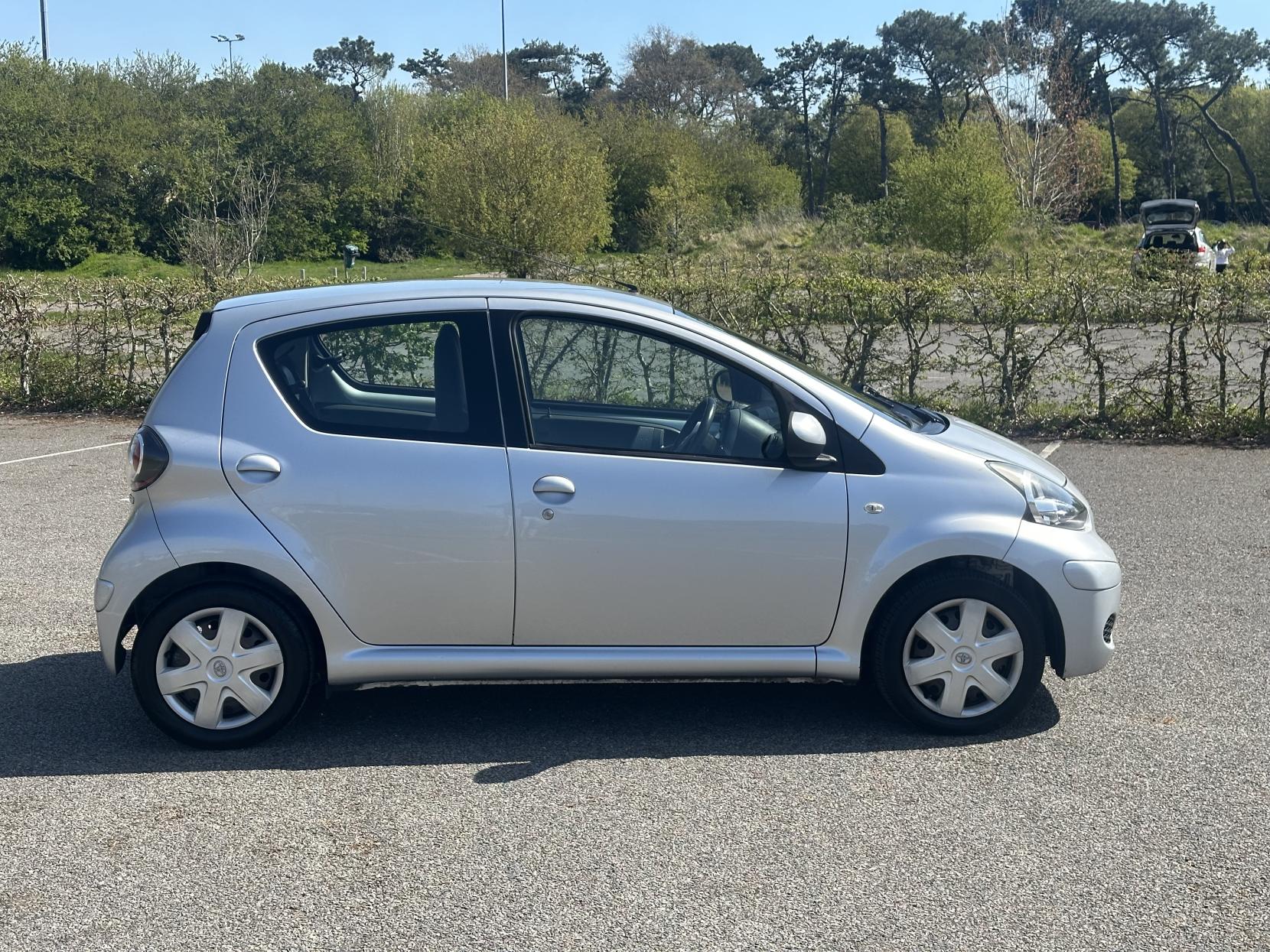 Toyota AYGO 1.0 VVT-i Ice Hatchback 5dr Petrol Manual Euro 5 (67 ps)
