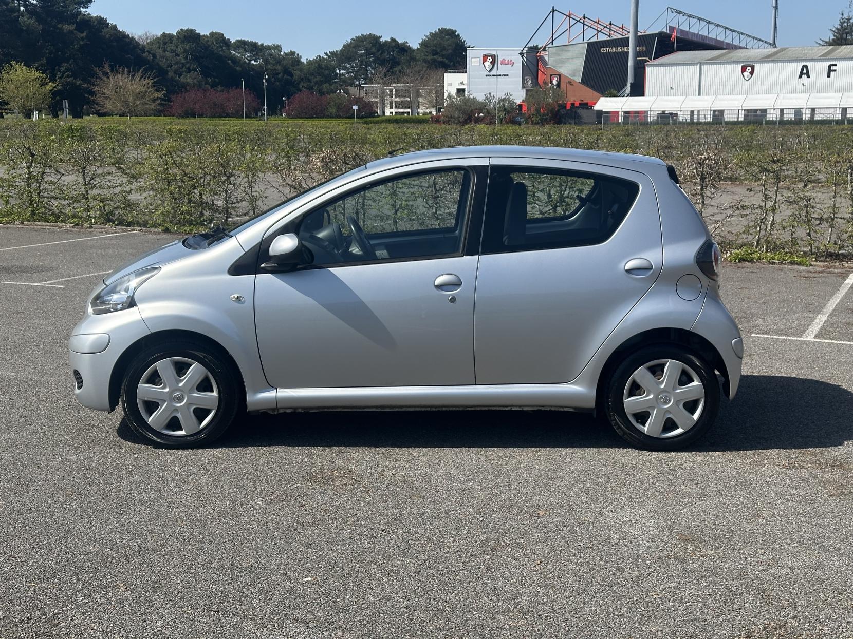 Toyota AYGO 1.0 VVT-i Ice Hatchback 5dr Petrol Manual Euro 5 (67 ps)