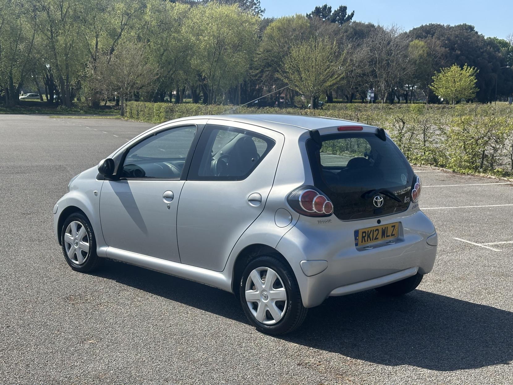 Toyota AYGO 1.0 VVT-i Ice Hatchback 5dr Petrol Manual Euro 5 (67 ps)