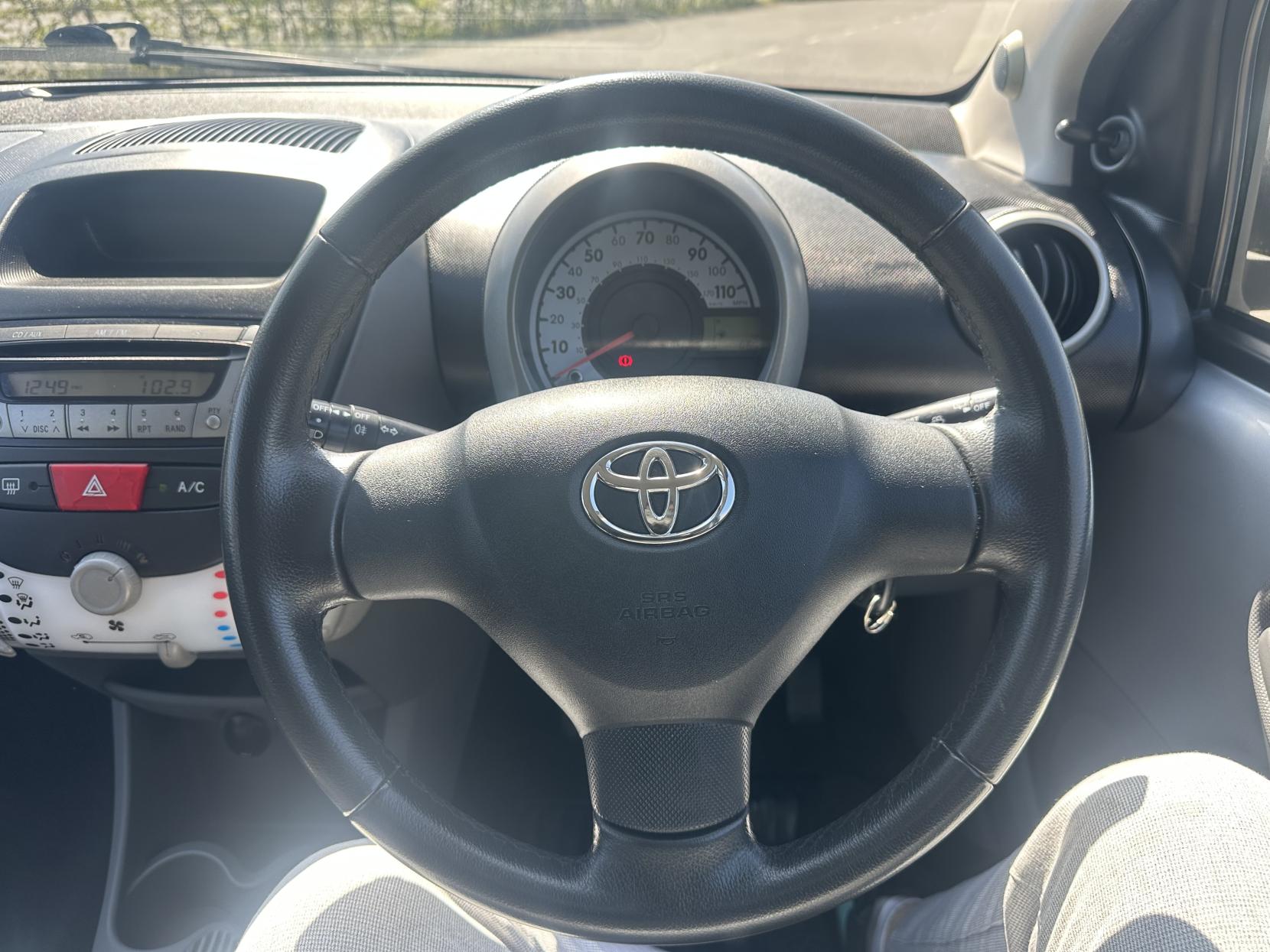 Toyota AYGO 1.0 VVT-i Ice Hatchback 5dr Petrol Manual Euro 5 (67 ps)