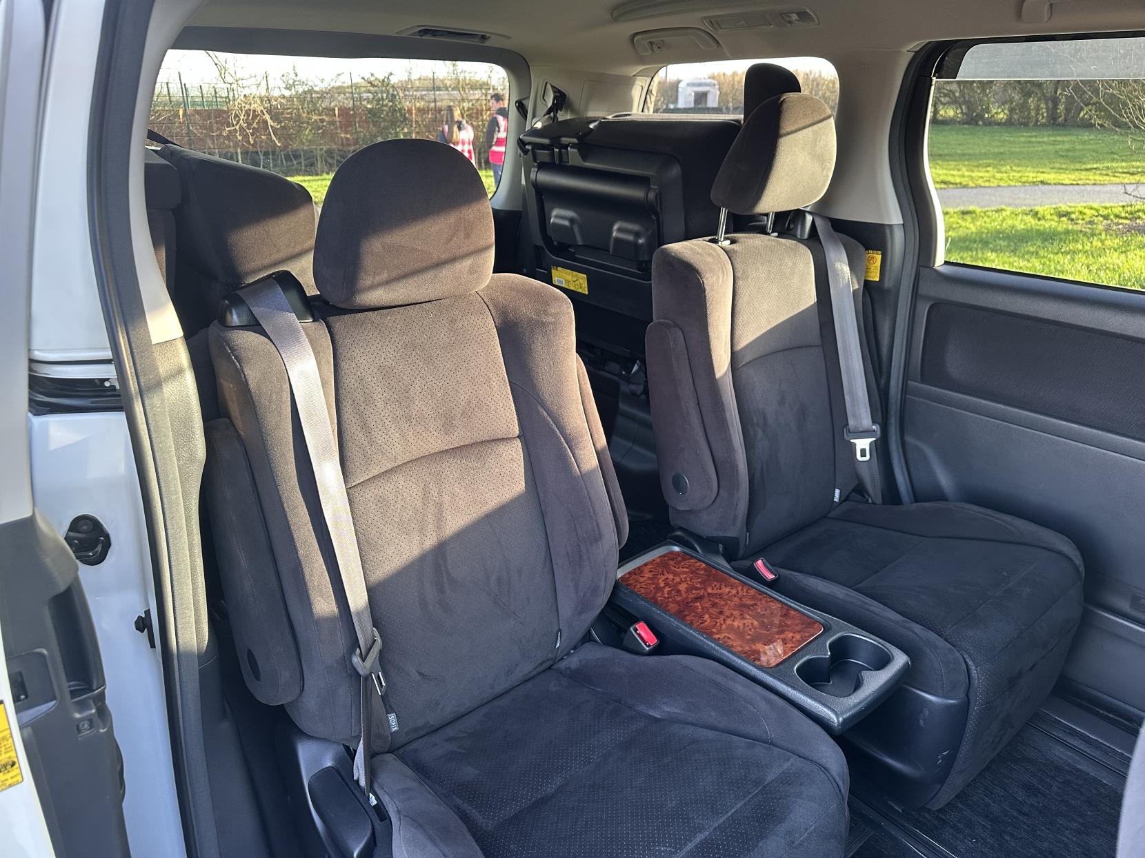 Toyota Alphard 2.4 2010-2011