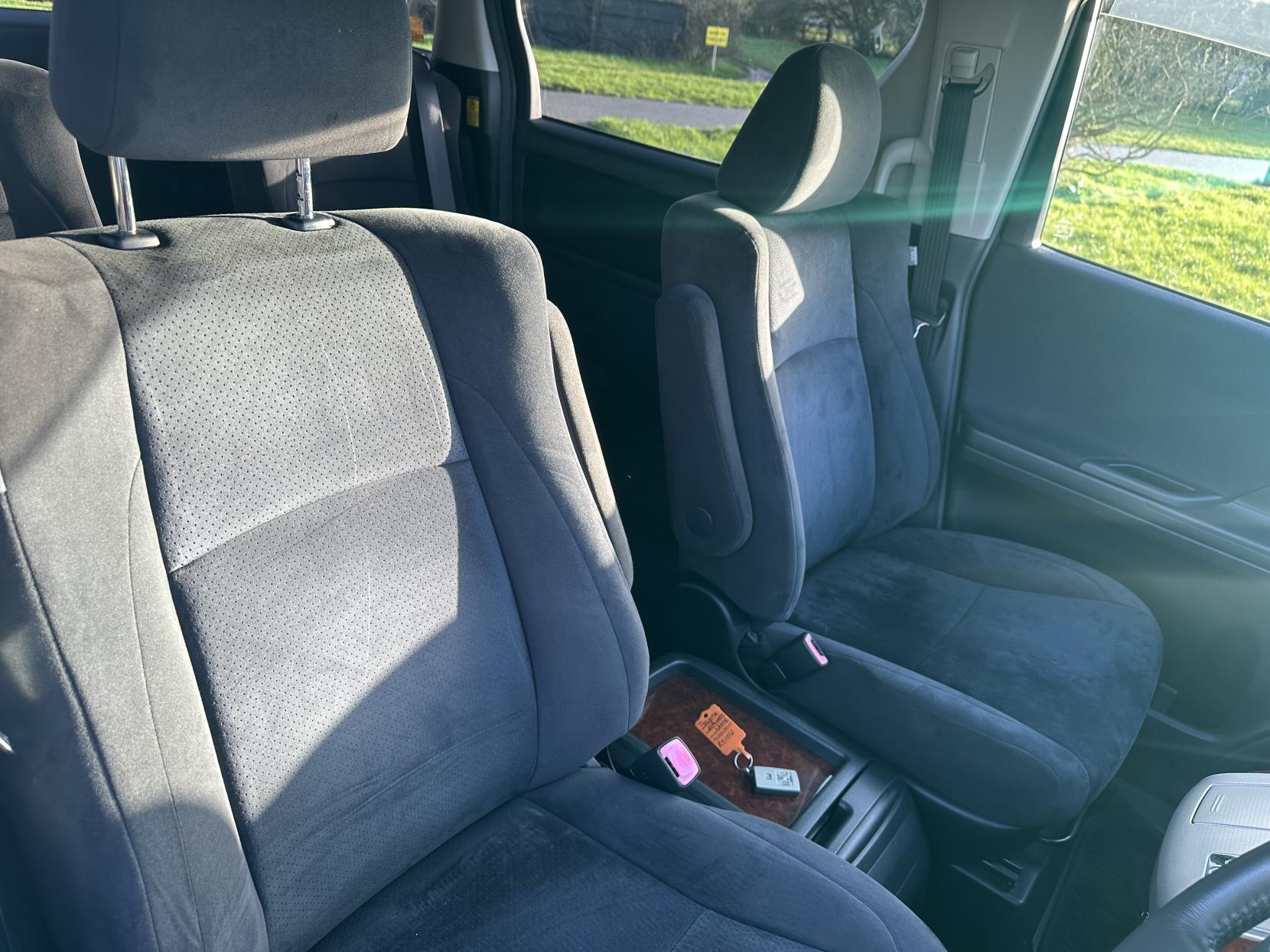 Toyota Alphard 2.4 2010-2011