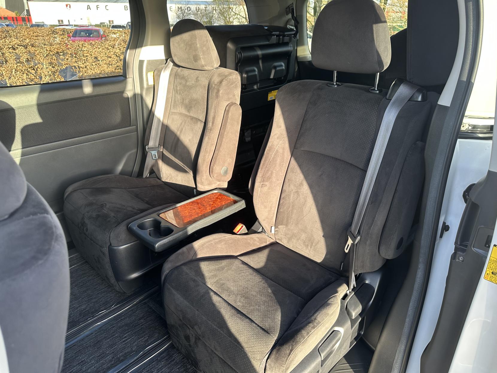 Toyota Alphard 2.4 2010-2011