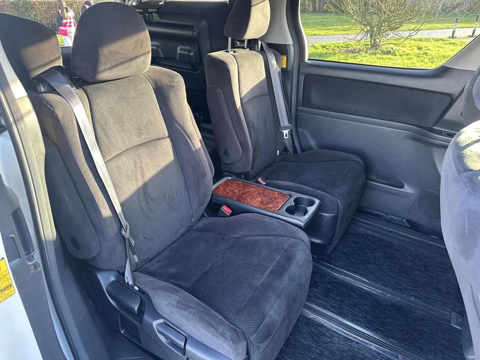 Toyota Alphard 2.4 2010-2011