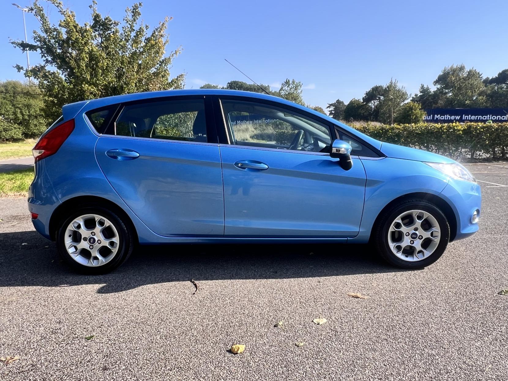 Ford Fiesta 1.25 Zetec Hatchback 5dr Petrol Manual (129 g/km, 81 bhp)