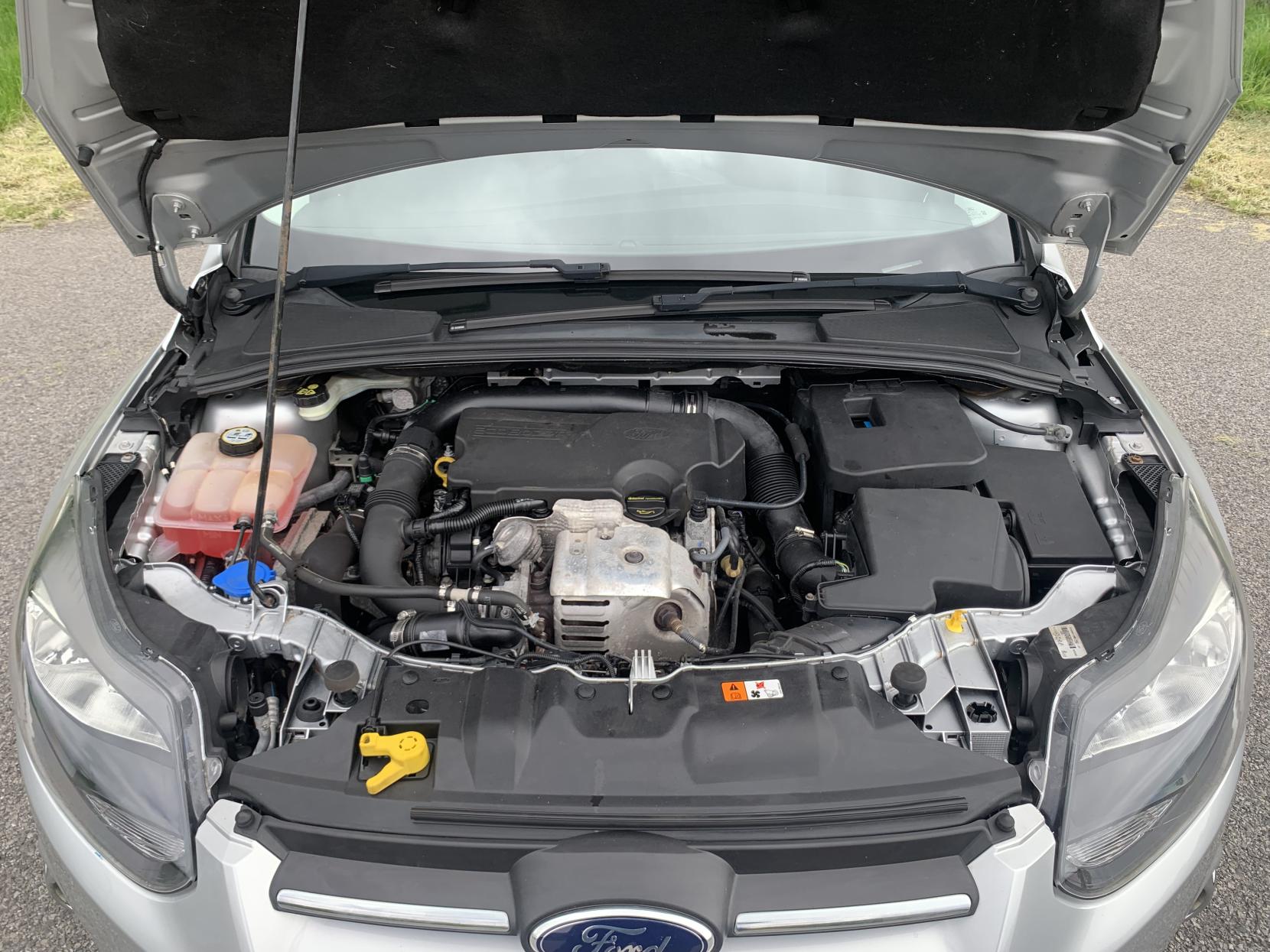 Ford Focus 1.0T EcoBoost Zetec Hatchback 5dr Petrol Manual Euro 5 (s/s) (125 ps)
