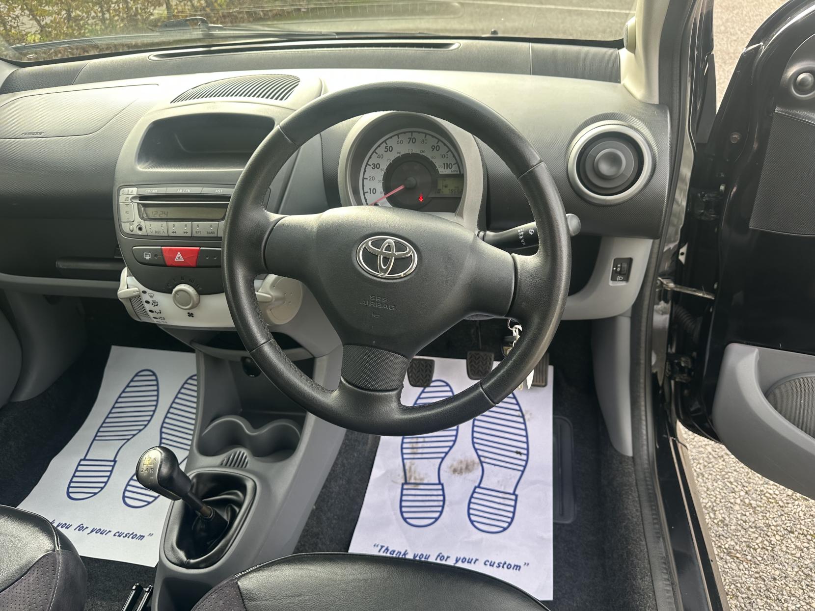 Toyota AYGO 1.0 VVT-i Black Hatchback 5dr Petrol Manual Euro 4 (AC) (67 bhp)