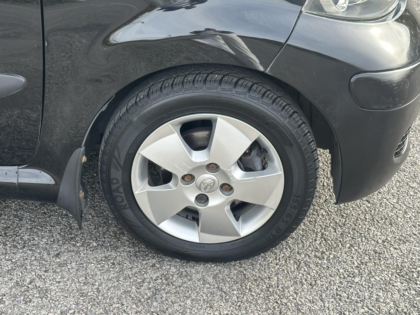 Toyota AYGO 1.0 VVT-i Black Hatchback 5dr Petrol Manual Euro 4 (AC) (67 bhp)