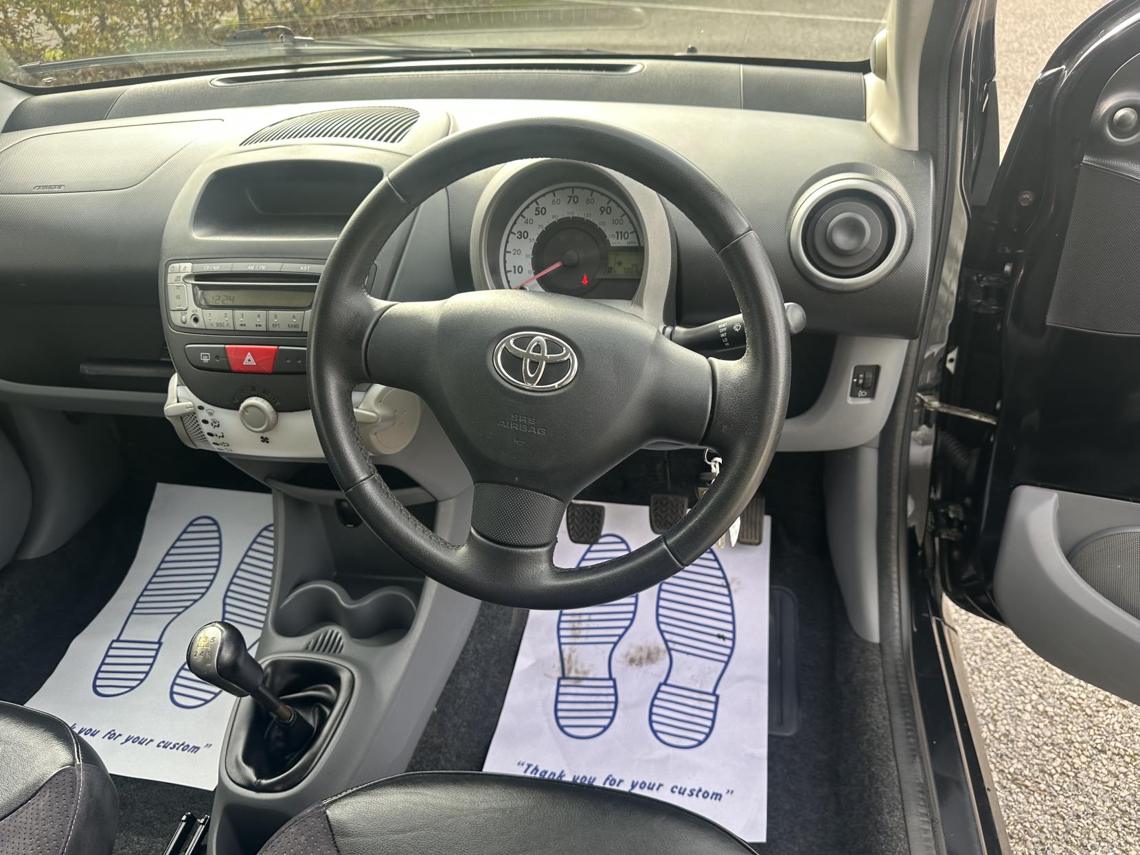 Toyota AYGO 1.0 VVT-i Black Hatchback 5dr Petrol Manual Euro 4 (AC) (67 bhp)