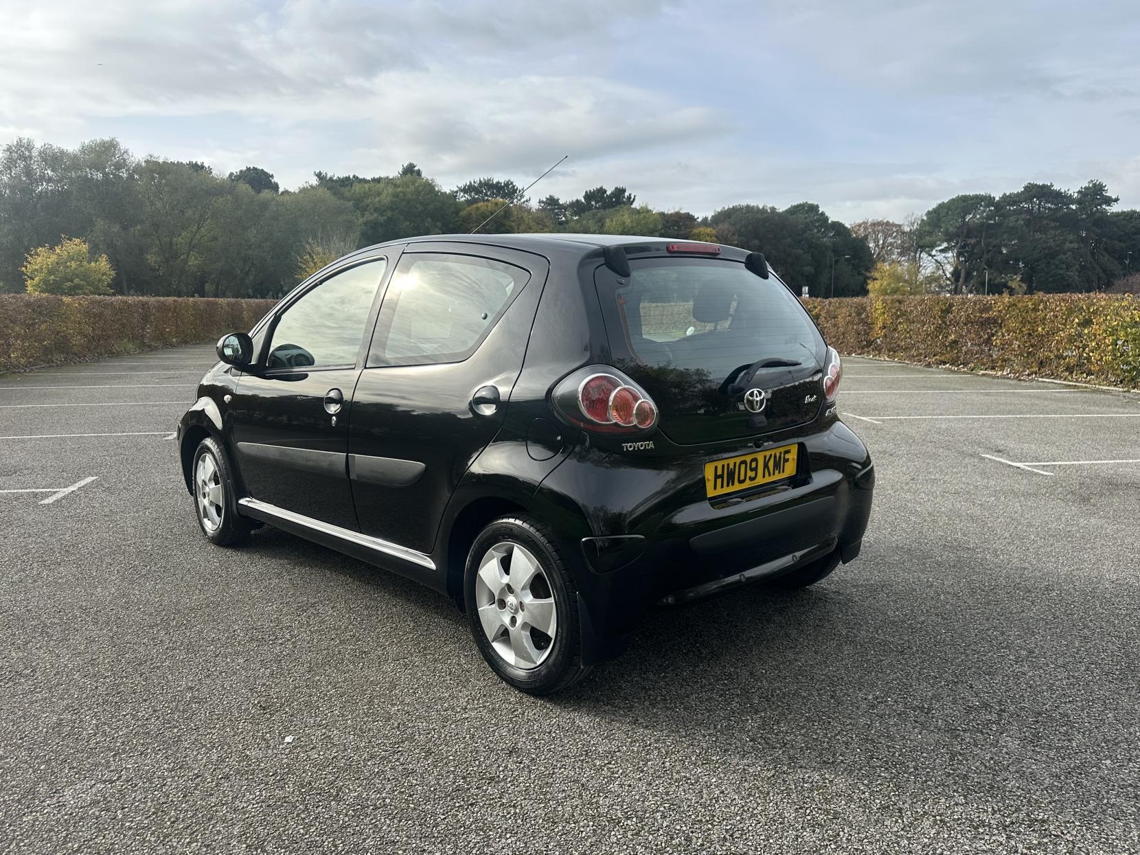 Toyota AYGO 1.0 VVT-i Black Hatchback 5dr Petrol Manual Euro 4 (AC) (67 bhp)