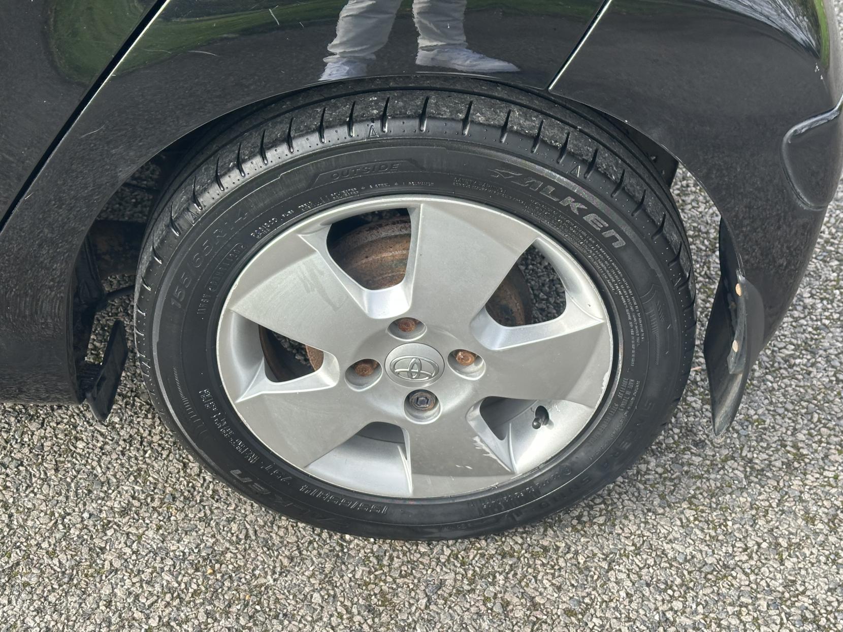 Toyota AYGO 1.0 VVT-i Black Hatchback 5dr Petrol Manual Euro 4 (AC) (67 bhp)