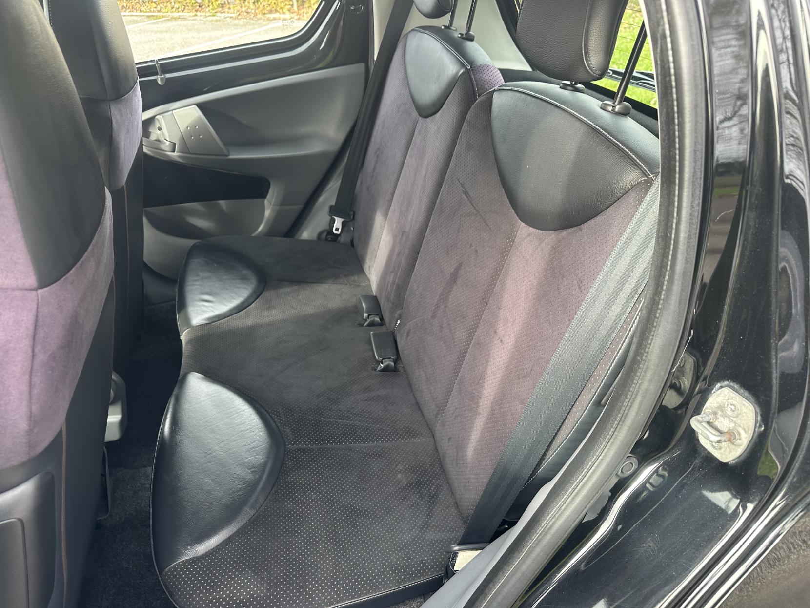 Toyota AYGO 1.0 VVT-i Black Hatchback 5dr Petrol Manual Euro 4 (AC) (67 bhp)