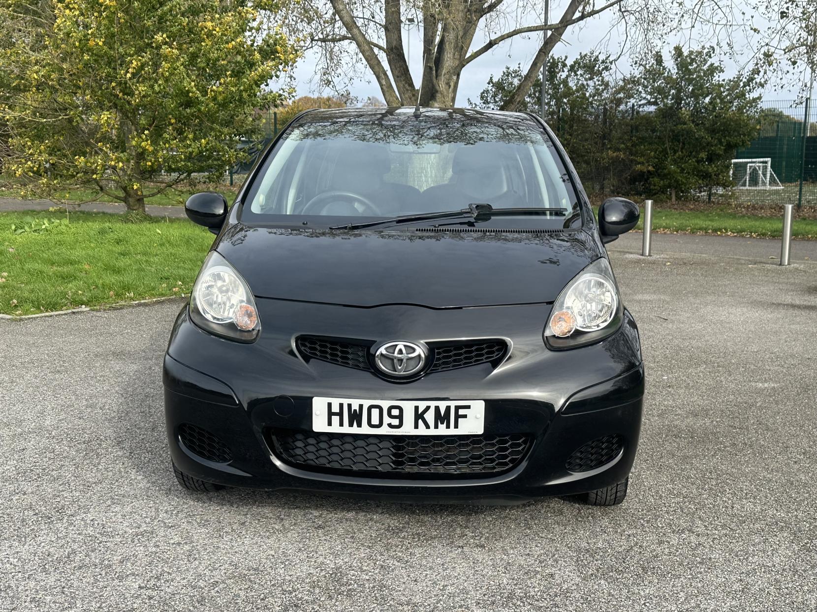 Toyota AYGO 1.0 VVT-i Black Hatchback 5dr Petrol Manual Euro 4 (AC) (67 bhp)