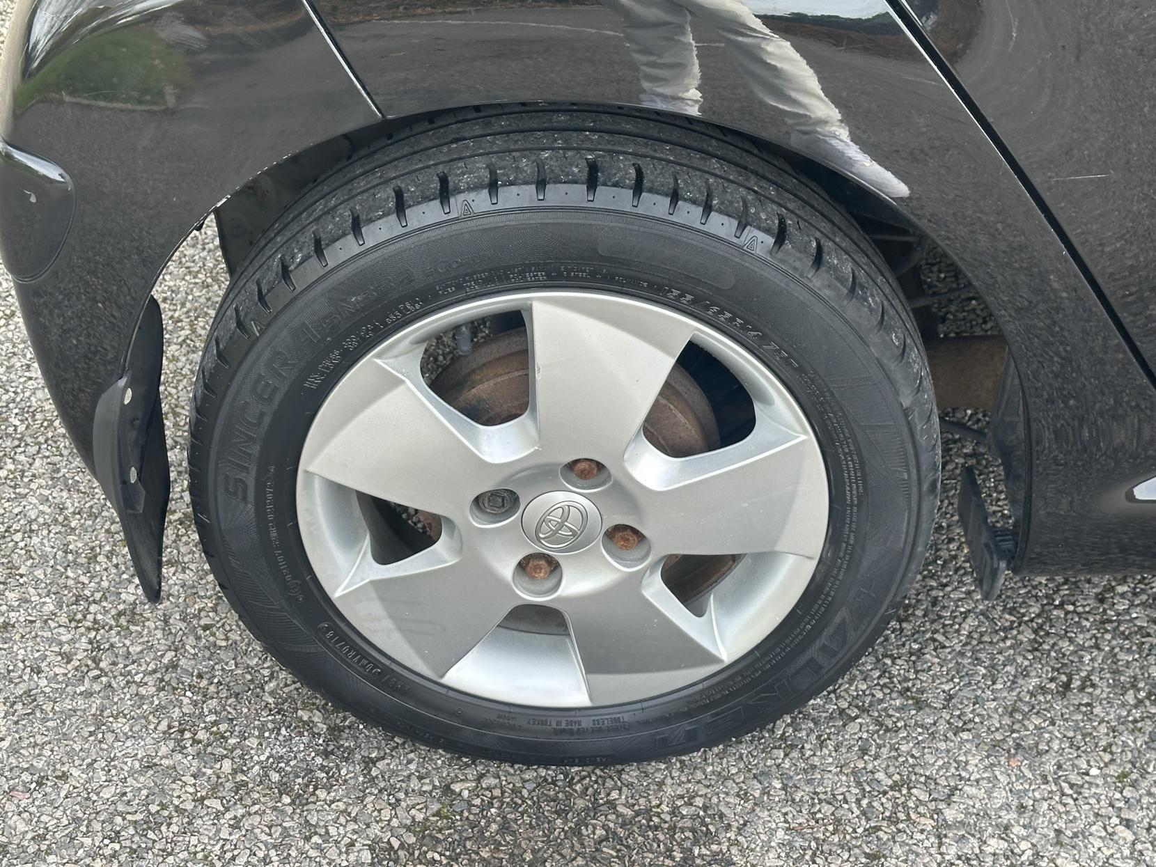 Toyota AYGO 1.0 VVT-i Black Hatchback 5dr Petrol Manual Euro 4 (AC) (67 bhp)