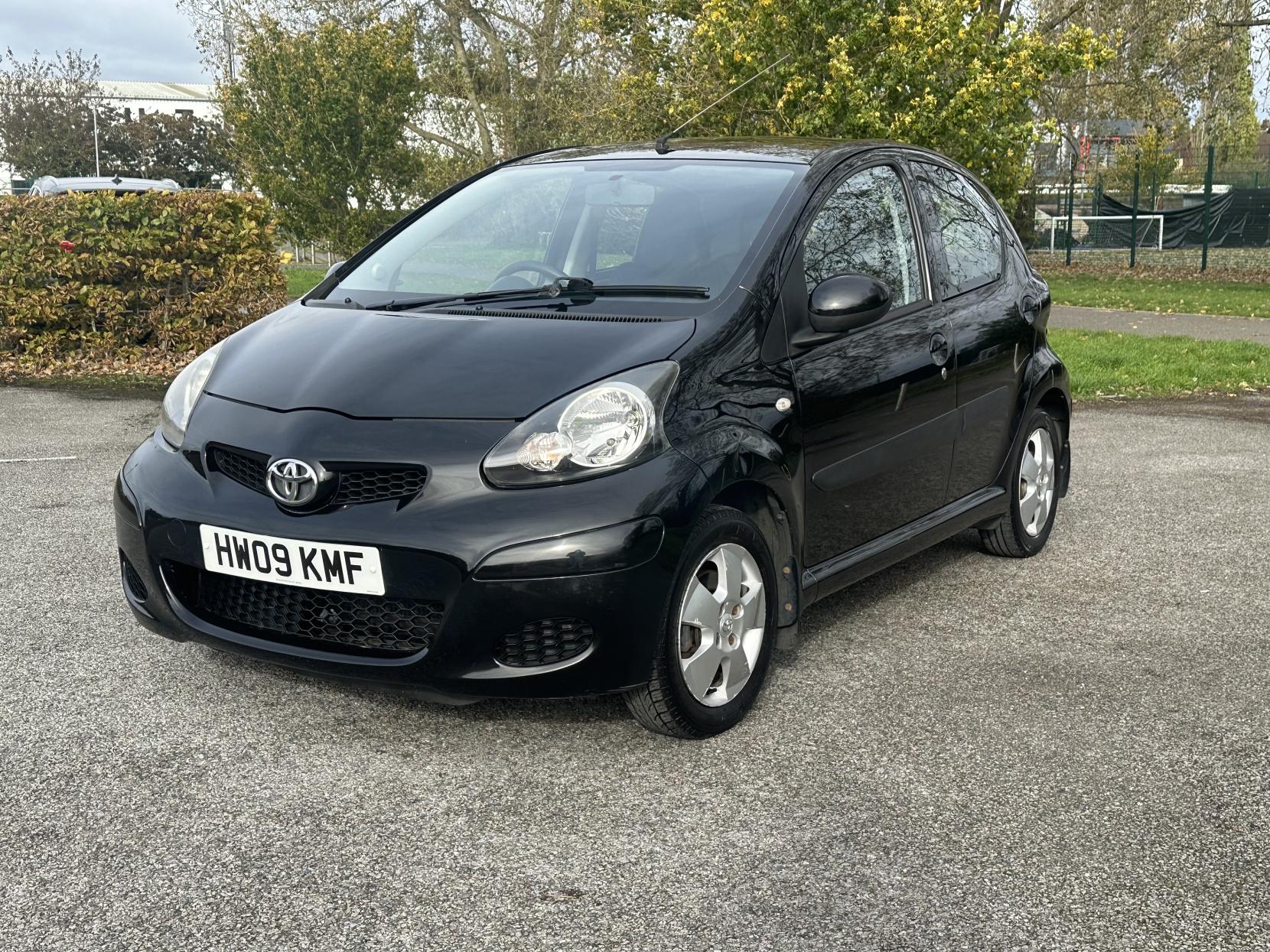 Toyota AYGO 1.0 VVT-i Black Hatchback 5dr Petrol Manual Euro 4 (AC) (67 bhp)