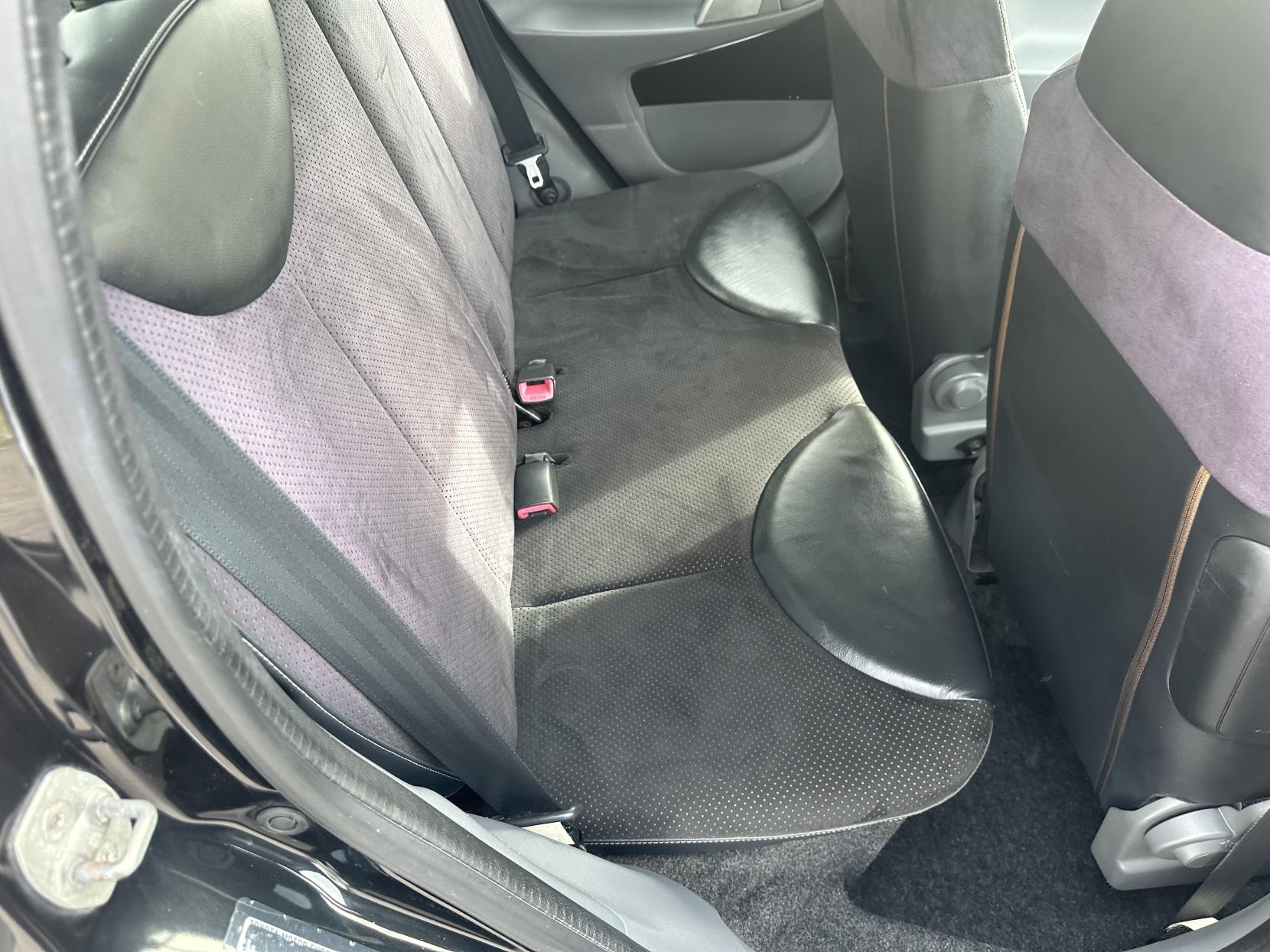 Toyota AYGO 1.0 VVT-i Black Hatchback 5dr Petrol Manual Euro 4 (AC) (67 bhp)