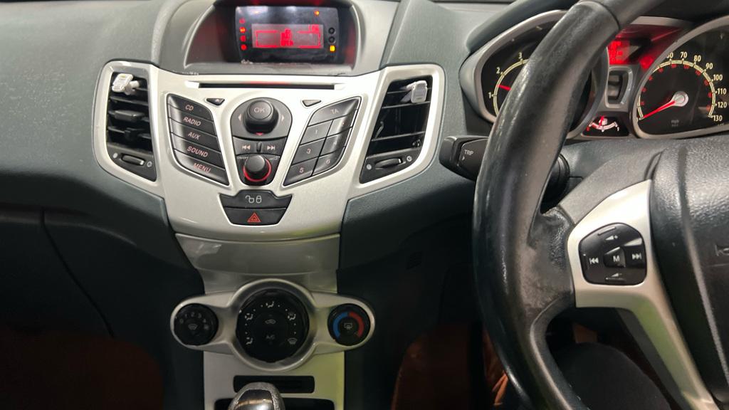 Ford Fiesta 1.4 Zetec Hatchback 3dr Petrol Automatic (154 g/km, 94 bhp)
