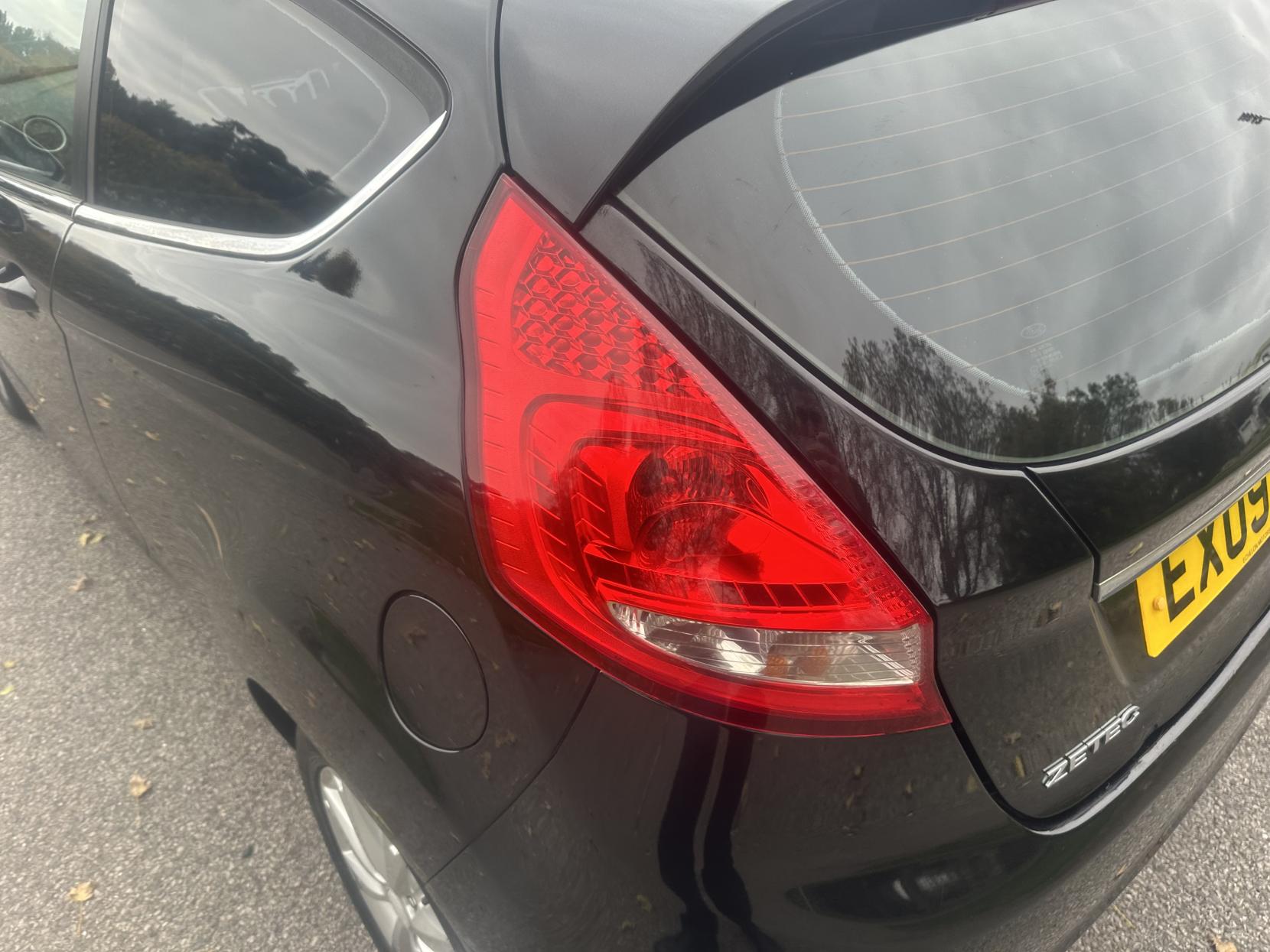 Ford Fiesta 1.4 Zetec Hatchback 3dr Petrol Automatic (154 g/km, 94 bhp)