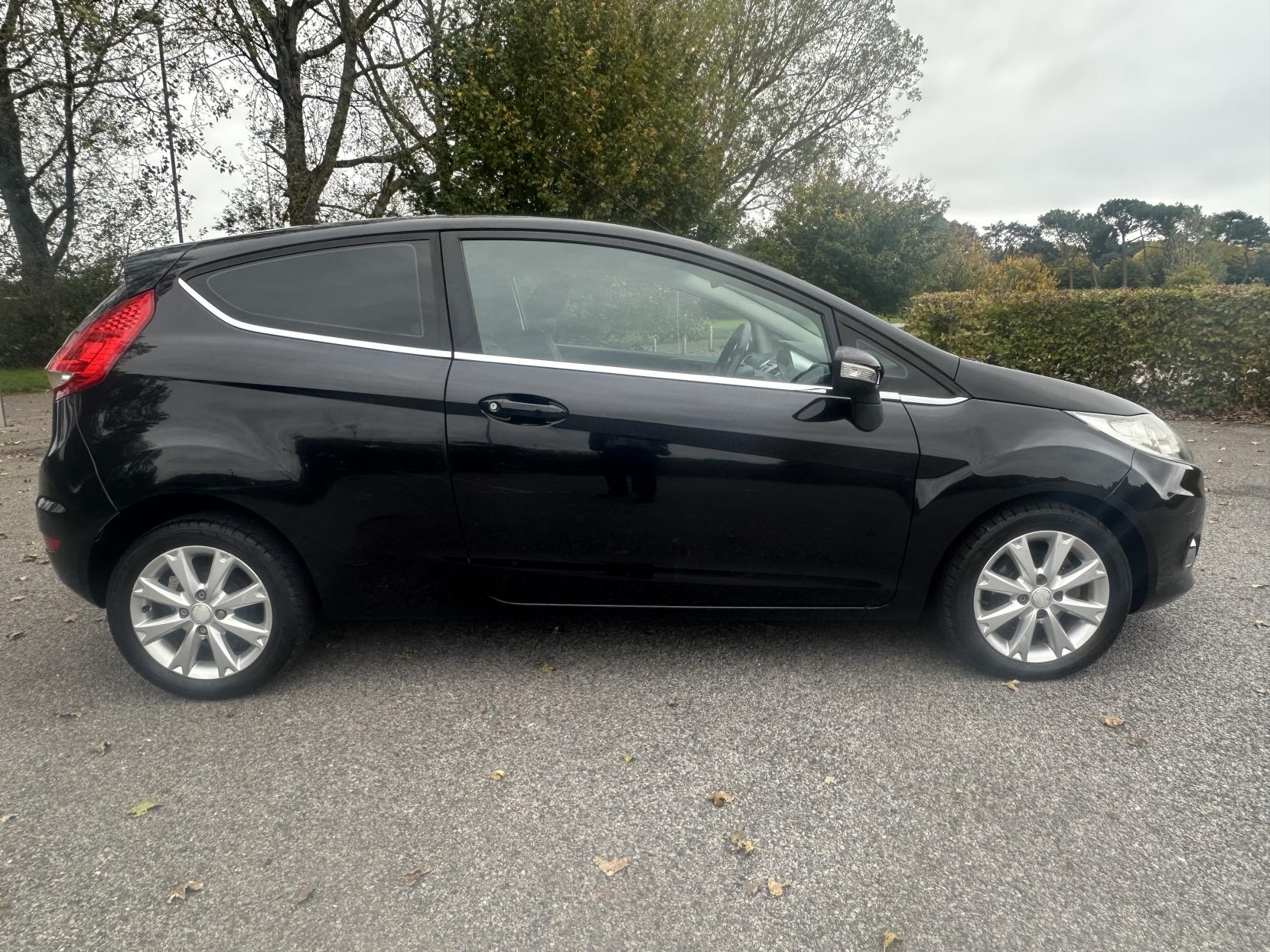 Ford Fiesta 1.4 Zetec Hatchback 3dr Petrol Automatic (154 g/km, 94 bhp)
