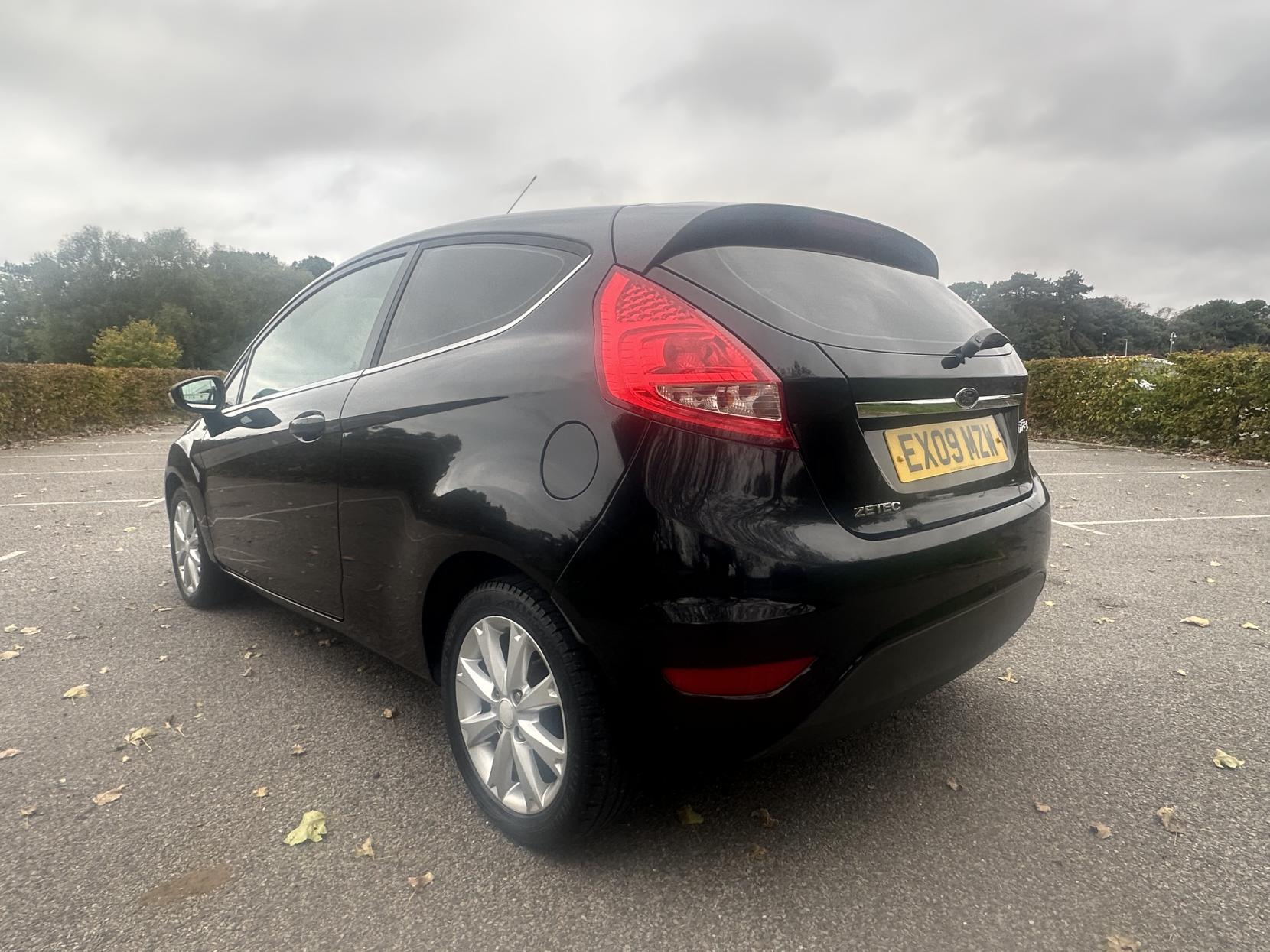 Ford Fiesta 1.4 Zetec Hatchback 3dr Petrol Automatic (154 g/km, 94 bhp)