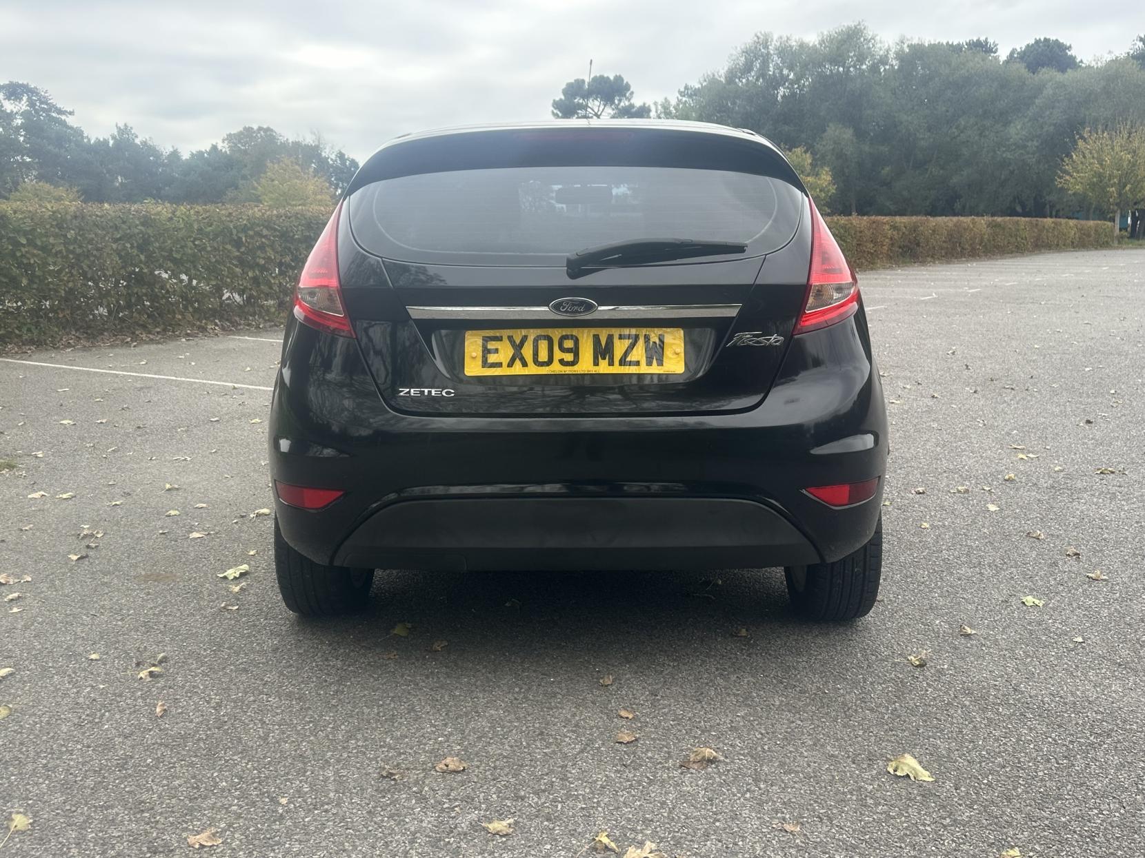 Ford Fiesta 1.4 Zetec Hatchback 3dr Petrol Automatic (154 g/km, 94 bhp)