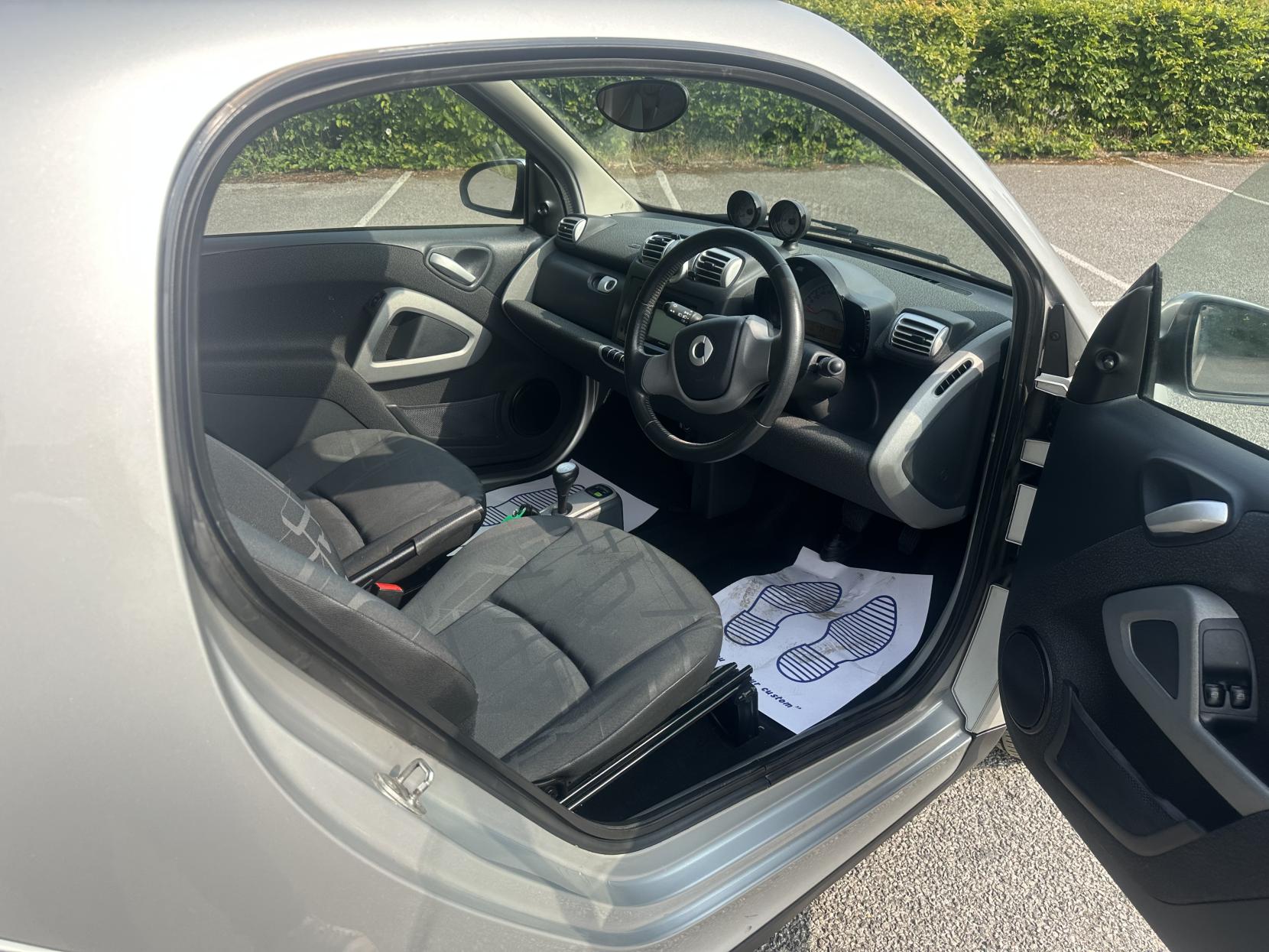 Smart fortwo 1.0 MHD Passion Coupe 2dr Petrol SoftTouch Euro 5 (s/s) (71 bhp)