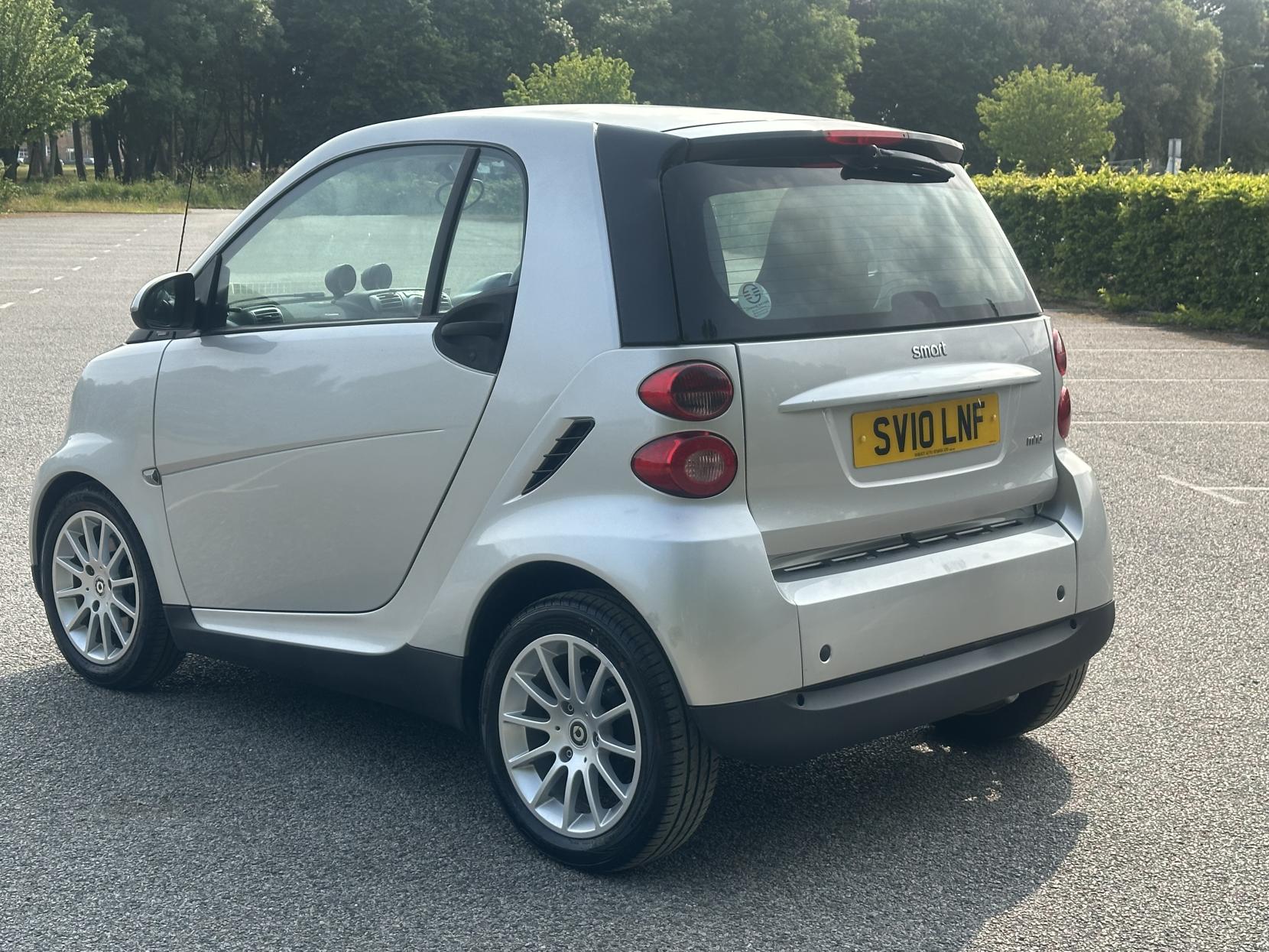 Smart fortwo 1.0 MHD Passion Coupe 2dr Petrol SoftTouch Euro 5 (s/s) (71 bhp)