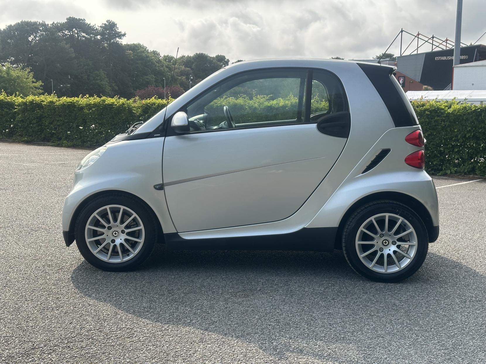 Smart fortwo 1.0 MHD Passion Coupe 2dr Petrol SoftTouch Euro 5 (s/s) (71 bhp)