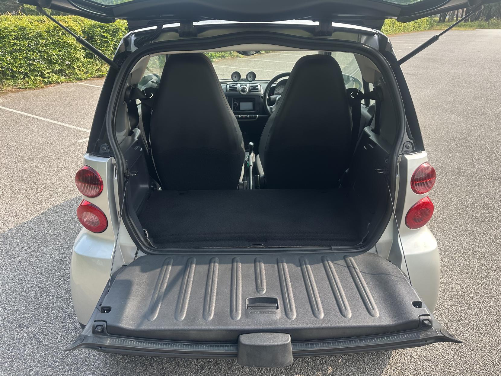 Smart fortwo 1.0 MHD Passion Coupe 2dr Petrol SoftTouch Euro 5 (s/s) (71 bhp)