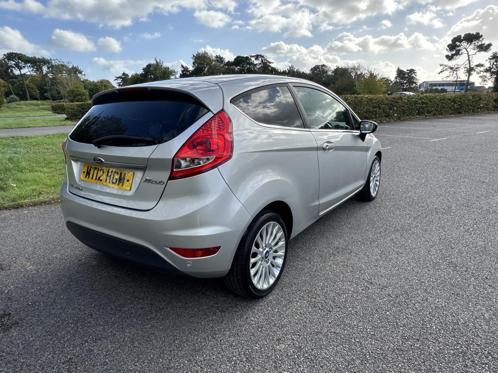 Ford Fiesta 1.4 Titanium Hatchback 3dr Petrol Automatic (154 g/km, 94 bhp)