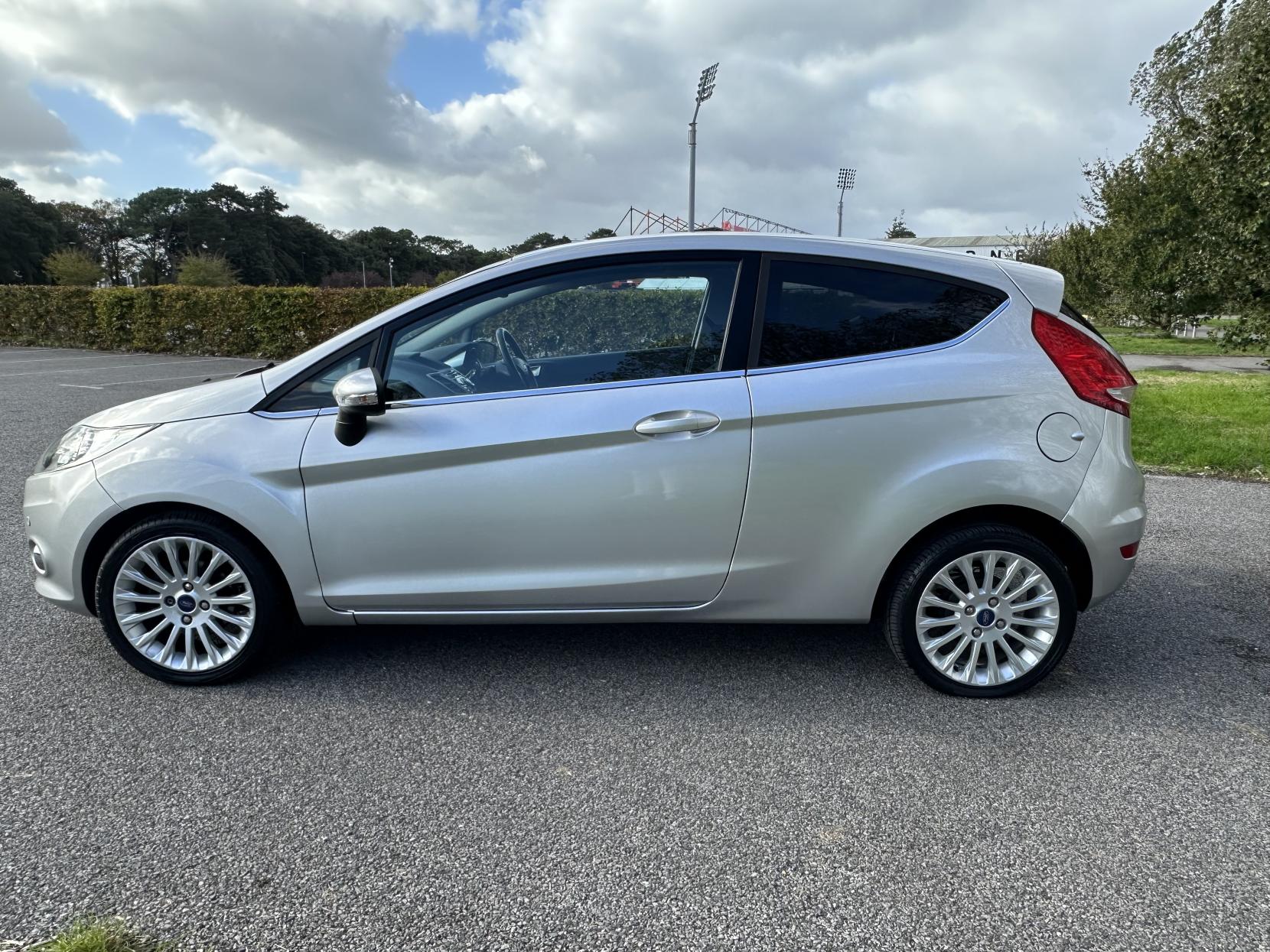 Ford Fiesta 1.4 Titanium Hatchback 3dr Petrol Automatic (154 g/km, 94 bhp)
