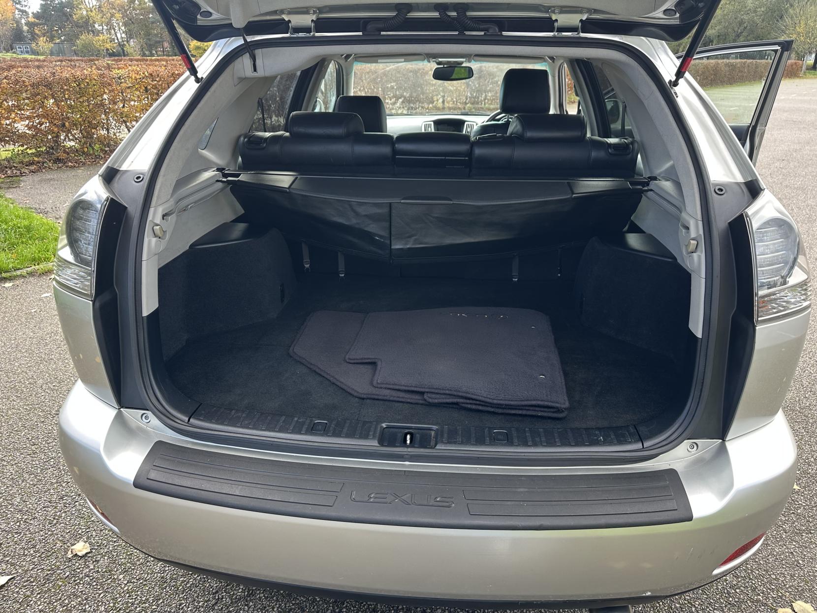 Lexus RX 3.3 400h SE SUV 5dr Petrol Hybrid CVT (192 g/km, 208 bhp)