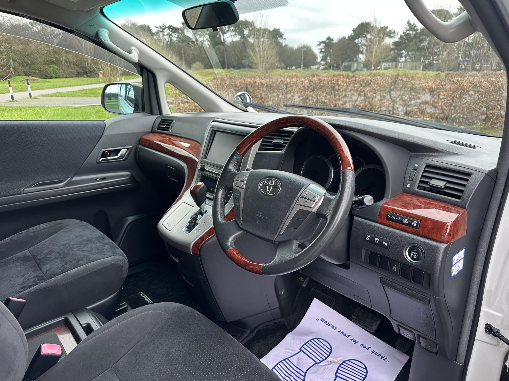 Toyota Alphard 2.4 2010