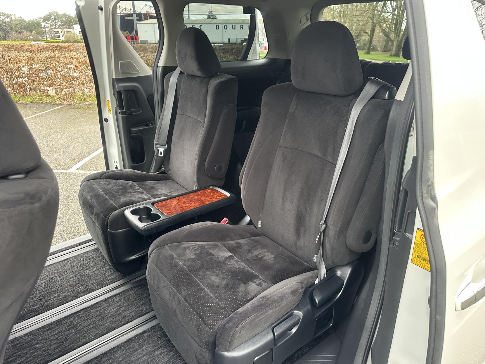 Toyota Alphard 2.4 2010