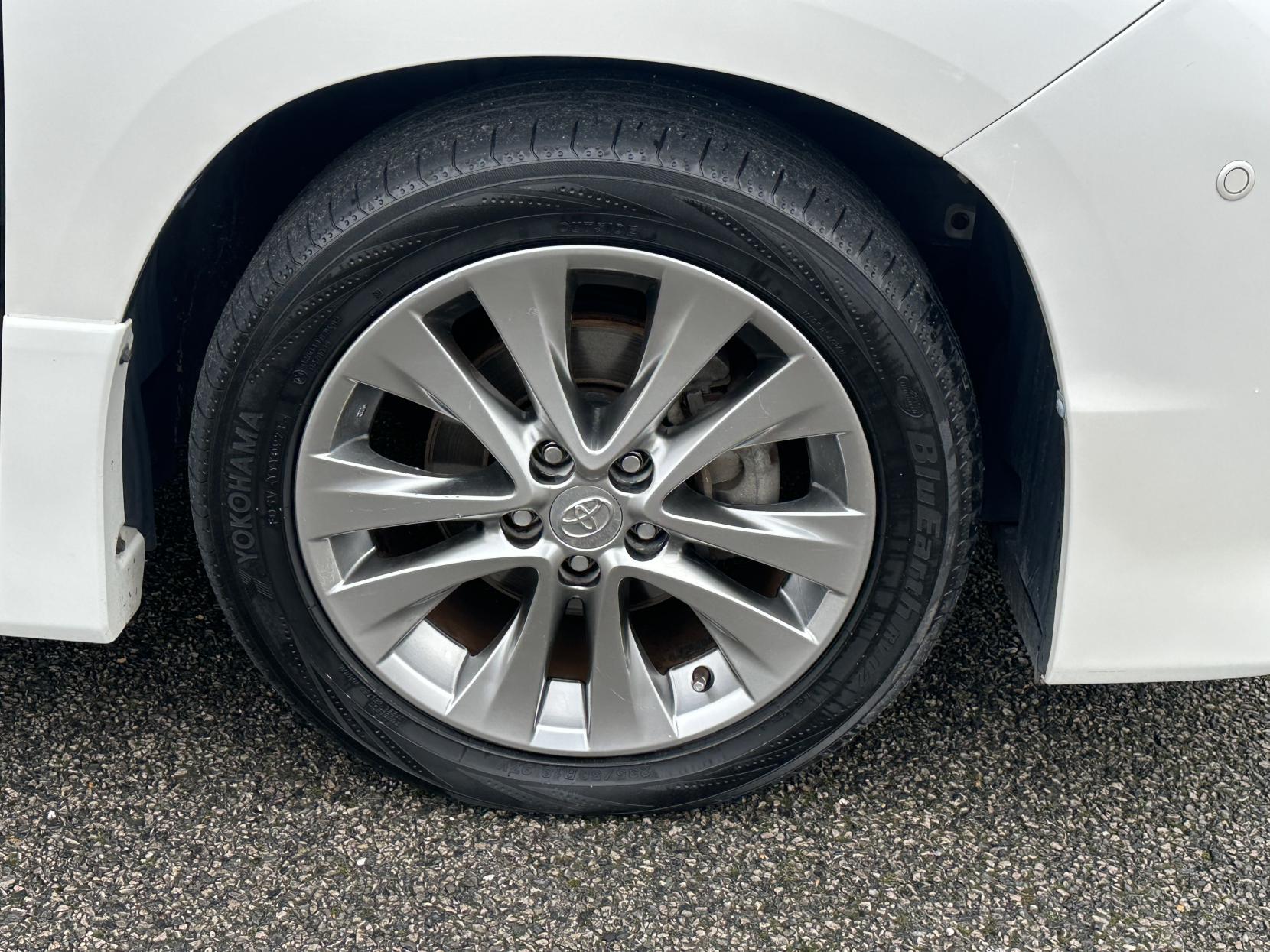 Toyota Alphard 2.4 2010