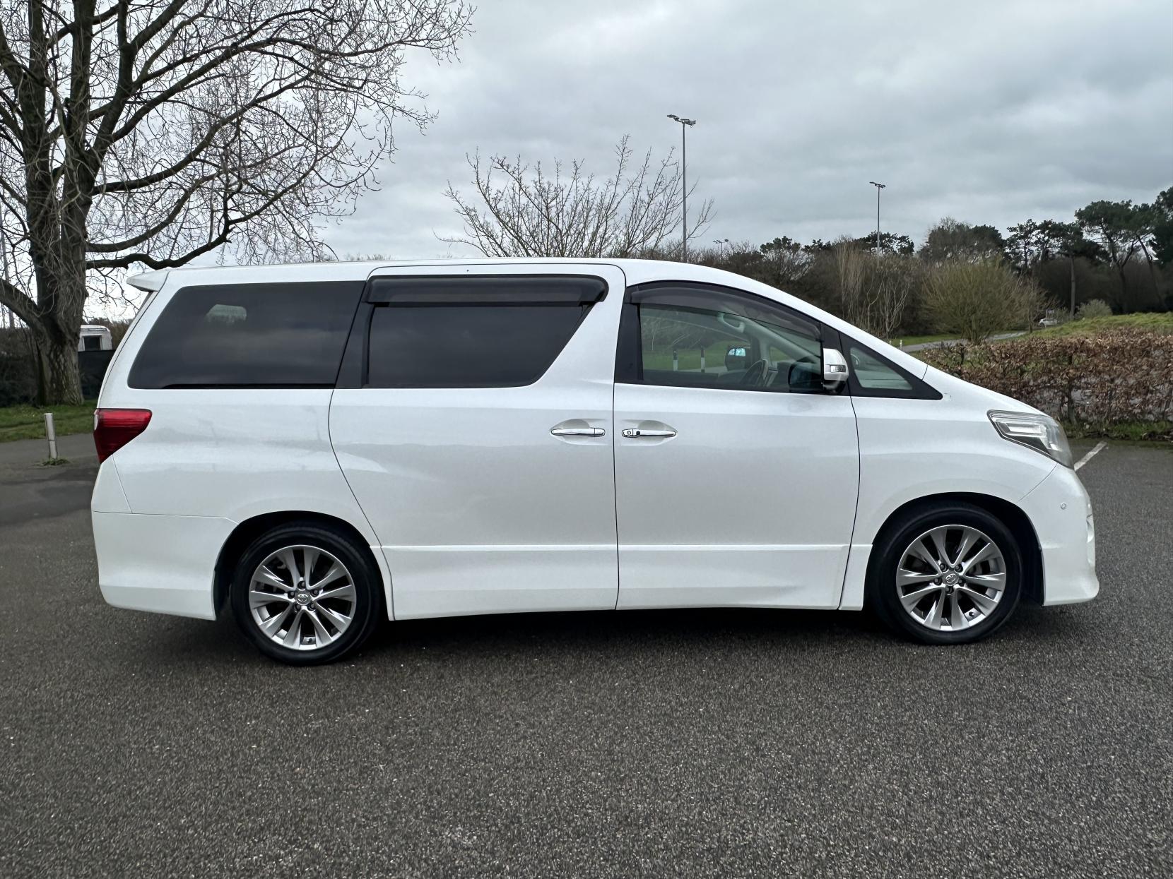 Toyota Alphard 2.4 2010