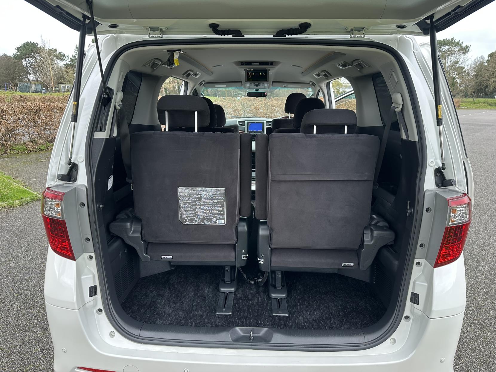 Toyota Alphard 2.4 2010