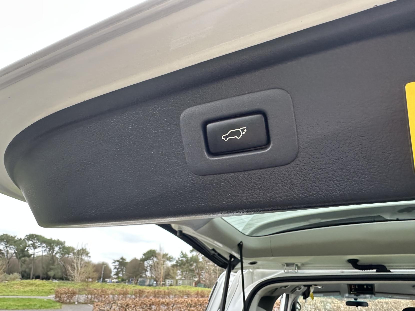 Toyota Alphard 2.4 2010