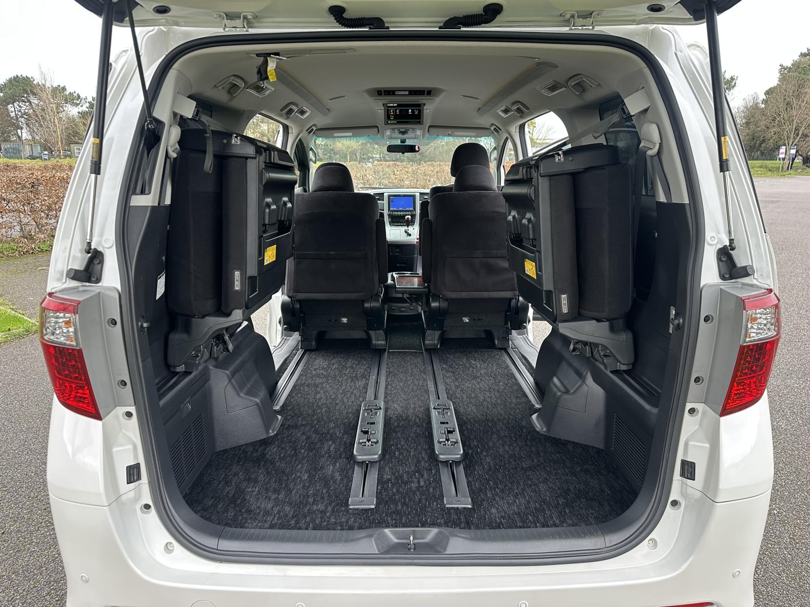 Toyota Alphard 2.4 2010