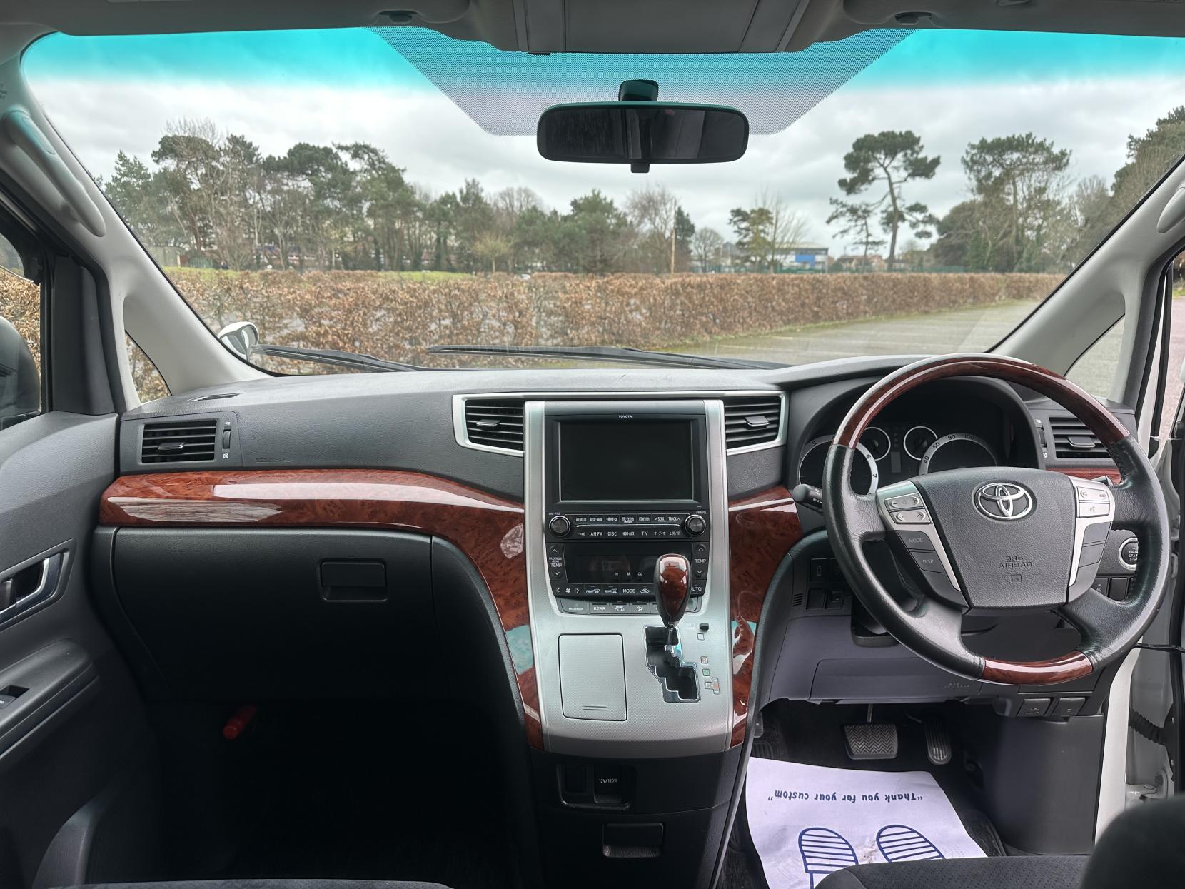 Toyota Alphard 2.4 2010