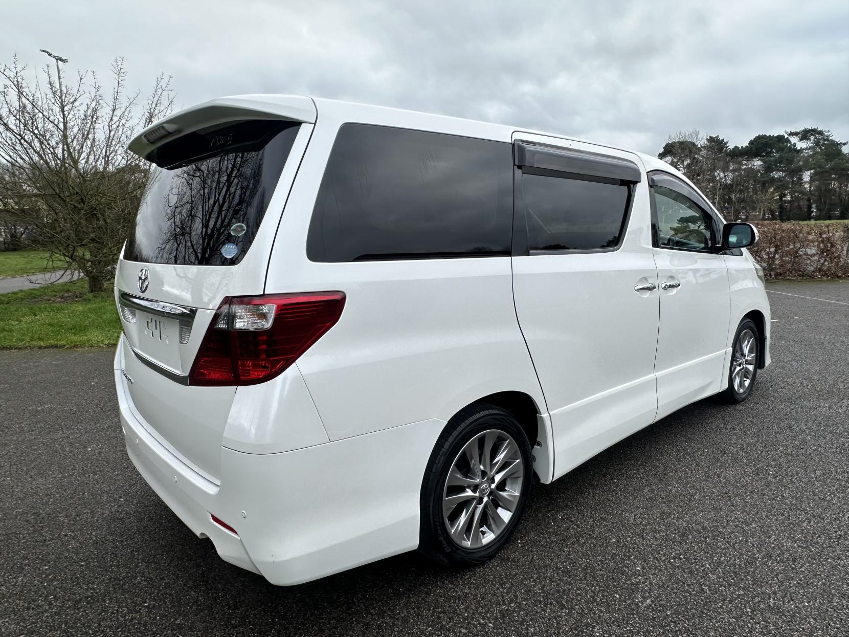 Toyota Alphard 2.4 2010