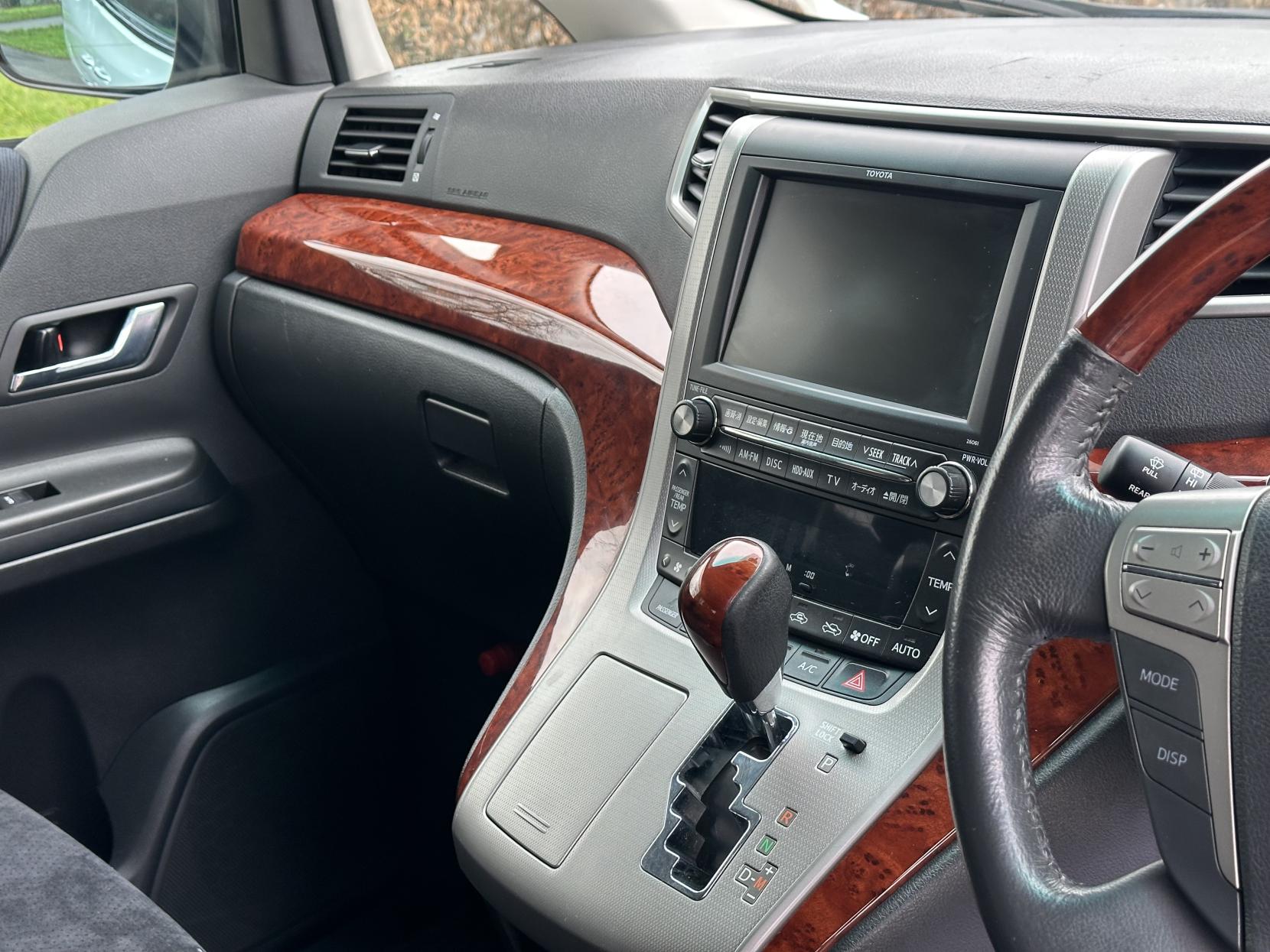 Toyota Alphard 2.4 2010