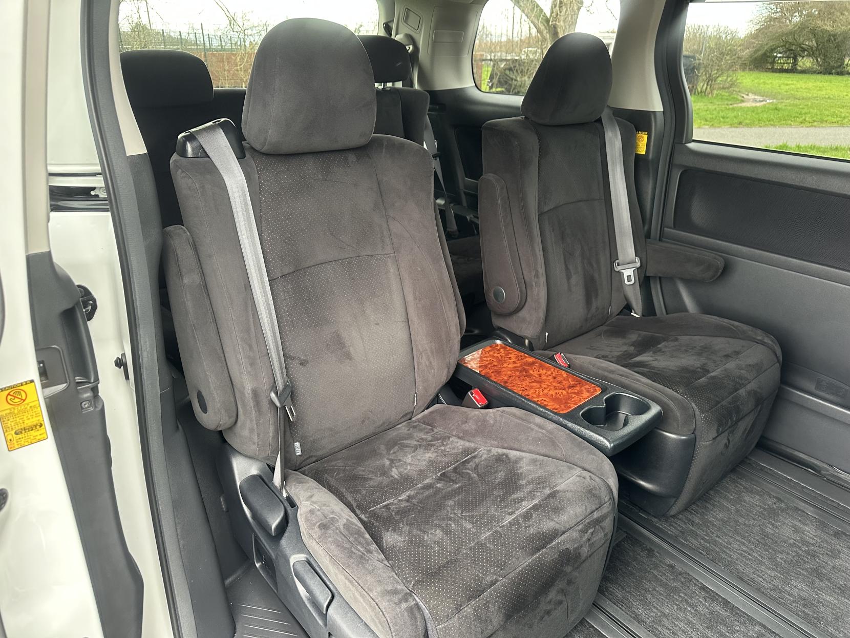 Toyota Alphard 2.4 2010