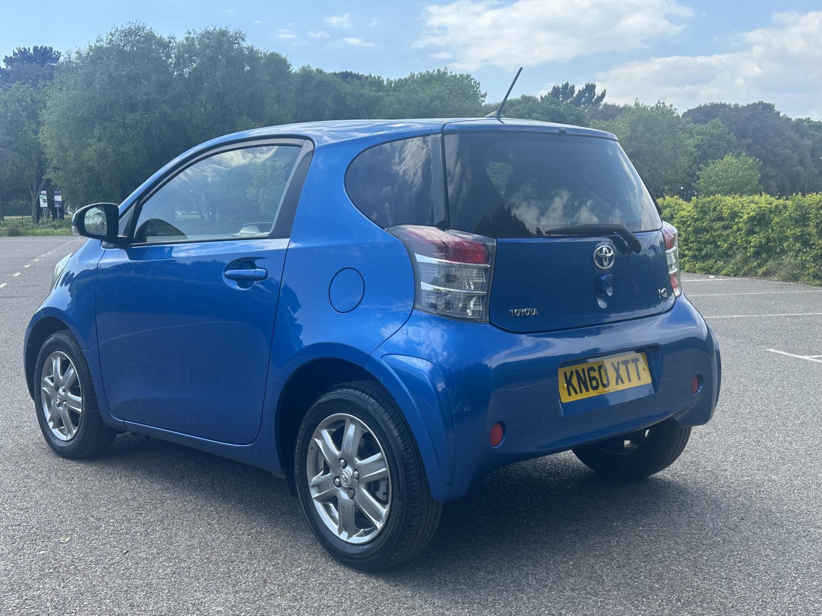 Toyota iQ 1.0 VVT-i 2 Hatchback 3dr Petrol Manual Euro 4 (68 bhp)