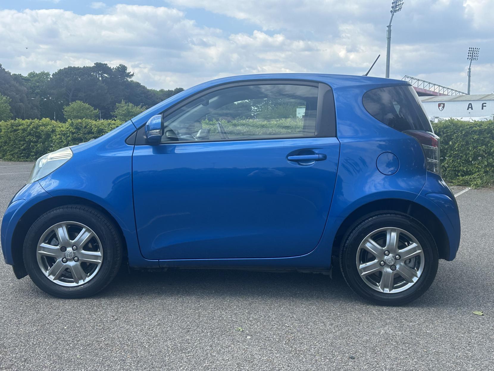 Toyota iQ 1.0 VVT-i 2 Hatchback 3dr Petrol Manual Euro 4 (68 bhp)