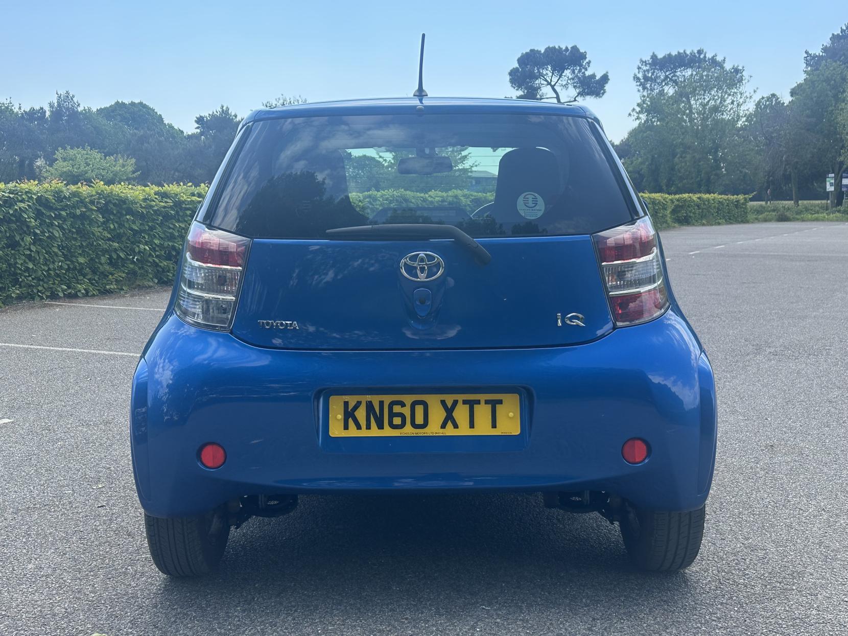 Toyota iQ 1.0 VVT-i 2 Hatchback 3dr Petrol Manual Euro 4 (68 bhp)
