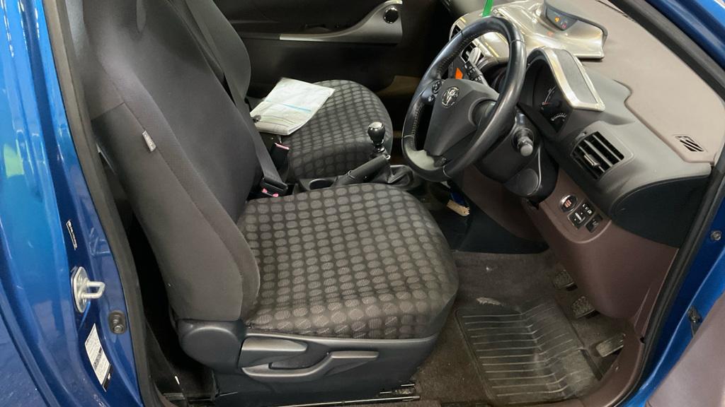 Toyota iQ 1.0 VVT-i 2 Hatchback 3dr Petrol Manual Euro 4 (68 bhp)