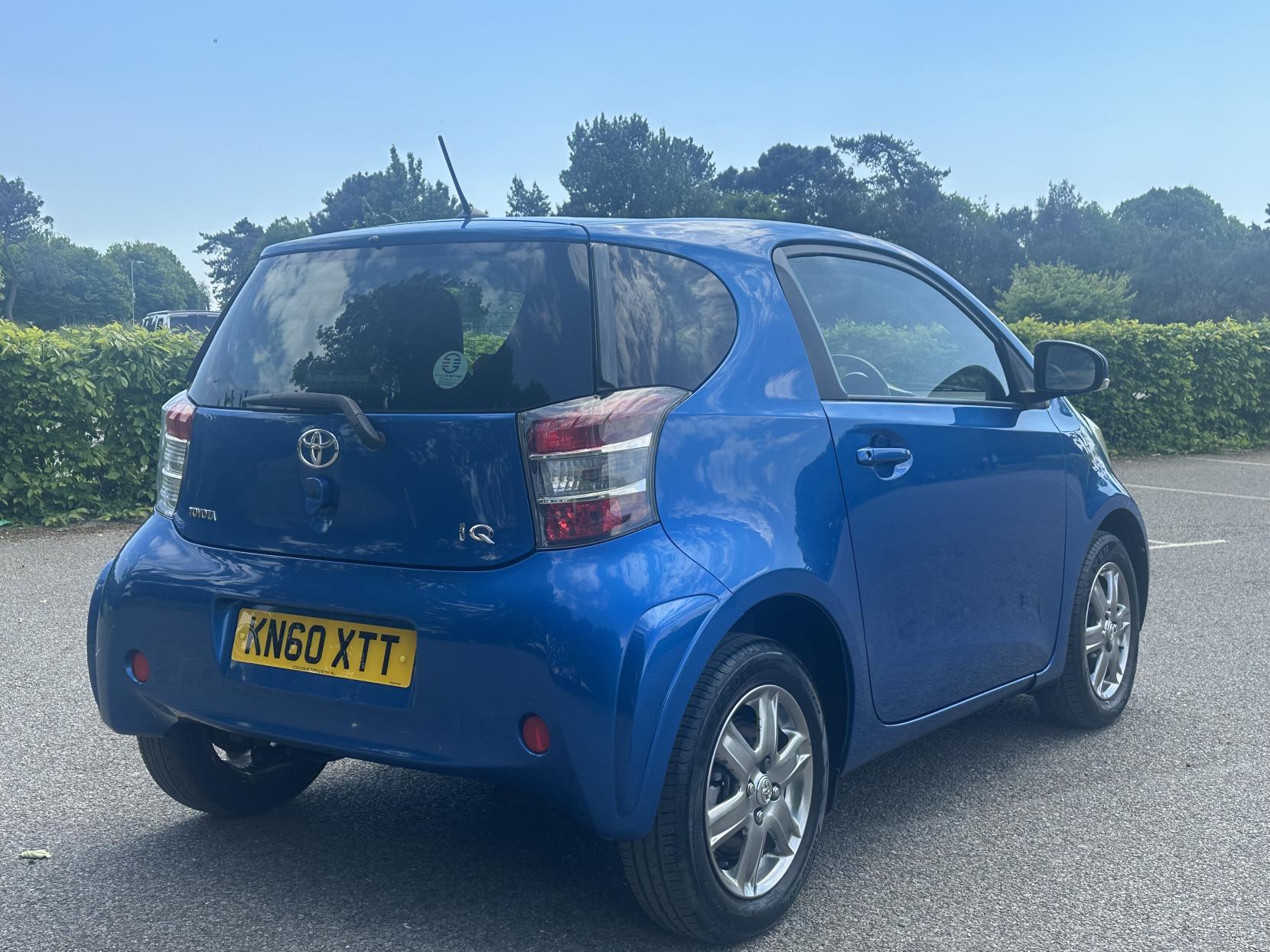 Toyota iQ 1.0 VVT-i 2 Hatchback 3dr Petrol Manual Euro 4 (68 bhp)