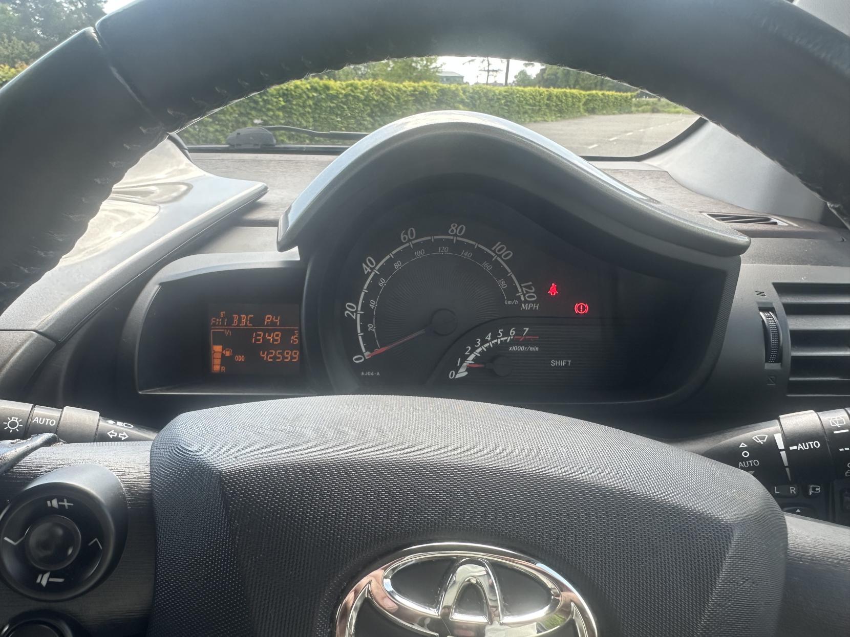Toyota iQ 1.0 VVT-i 2 Hatchback 3dr Petrol Manual Euro 4 (68 bhp)